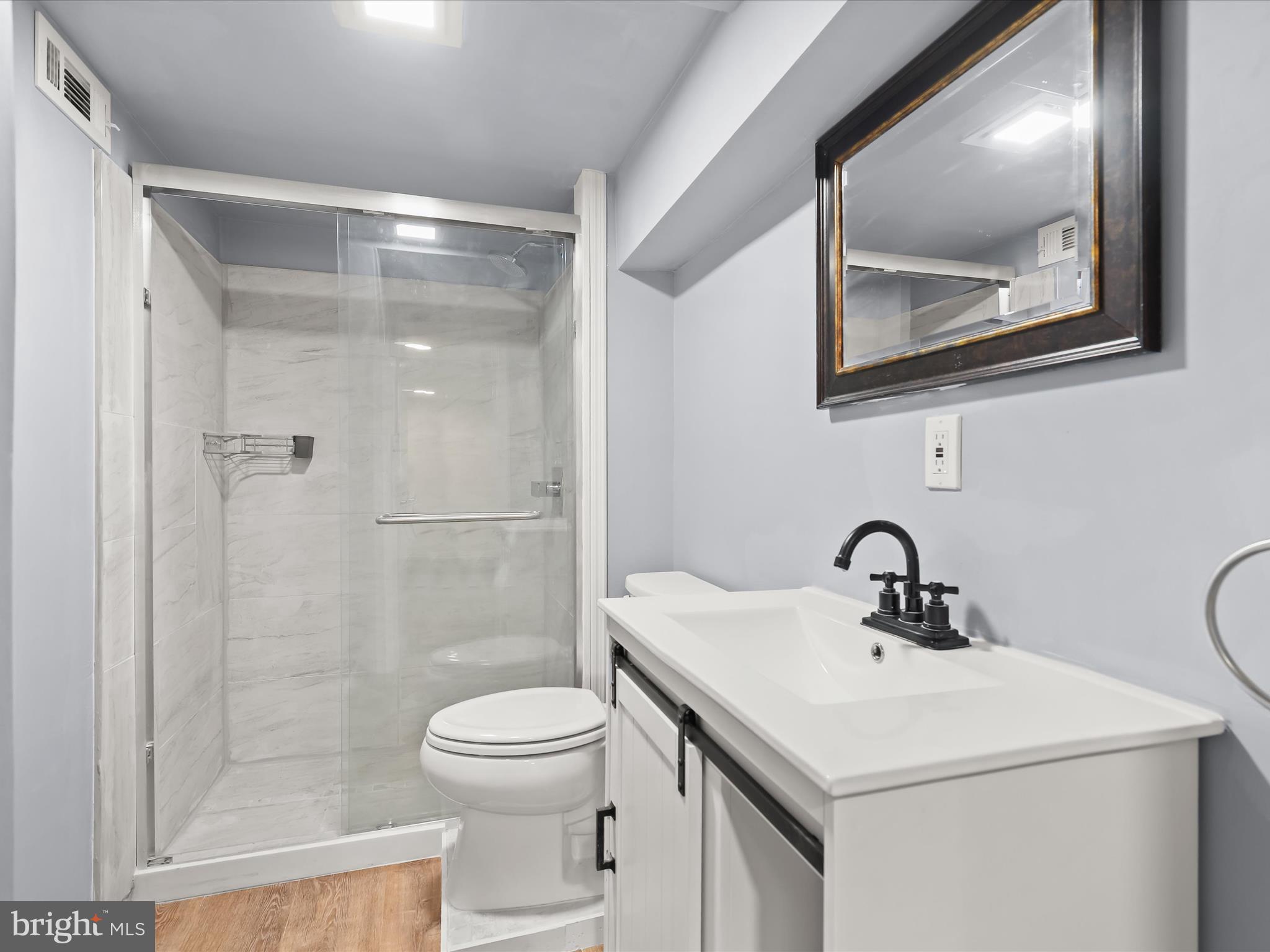 LYNBROOK - Residential