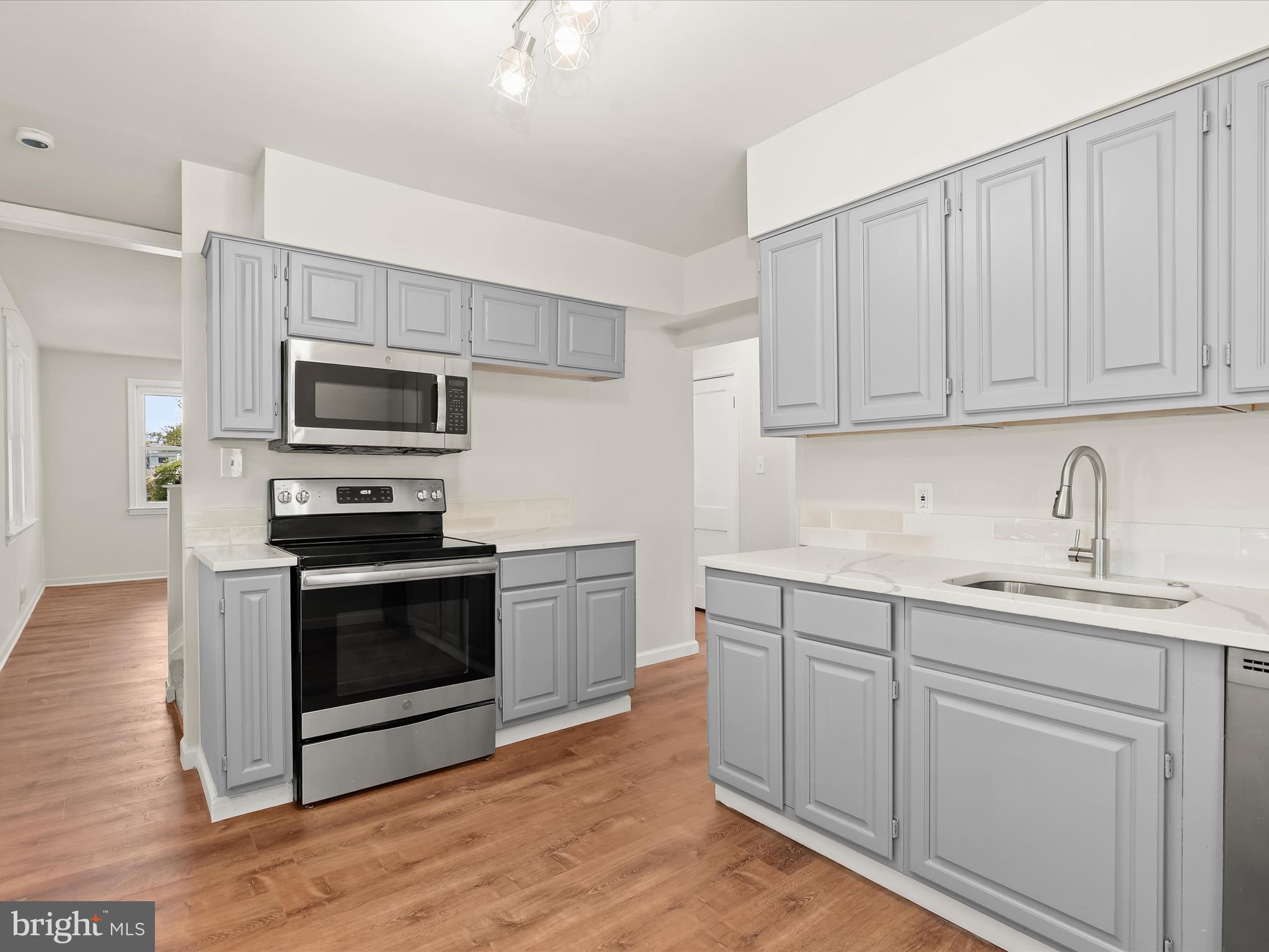 LYNBROOK - Residential