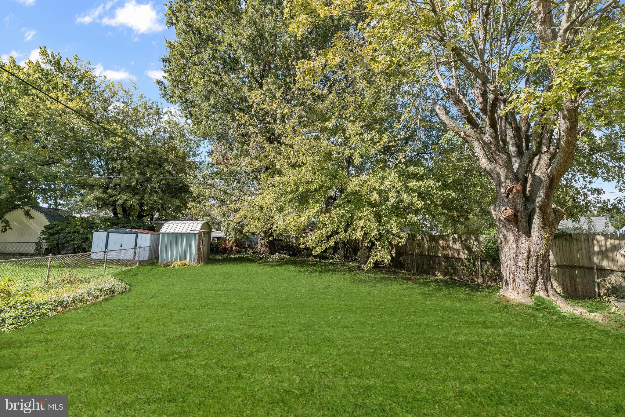 LYNBROOK - Residential