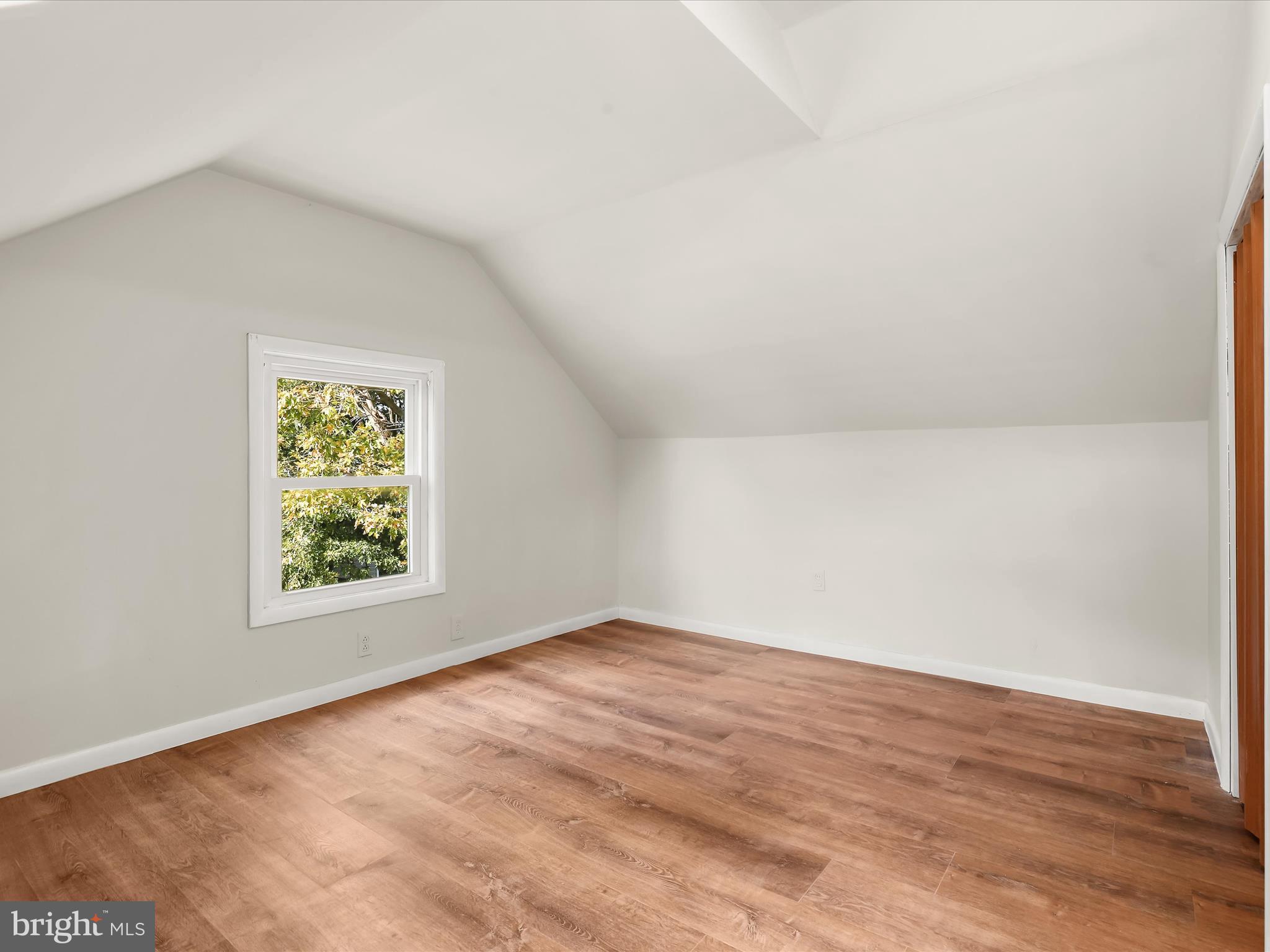 LYNBROOK - Residential