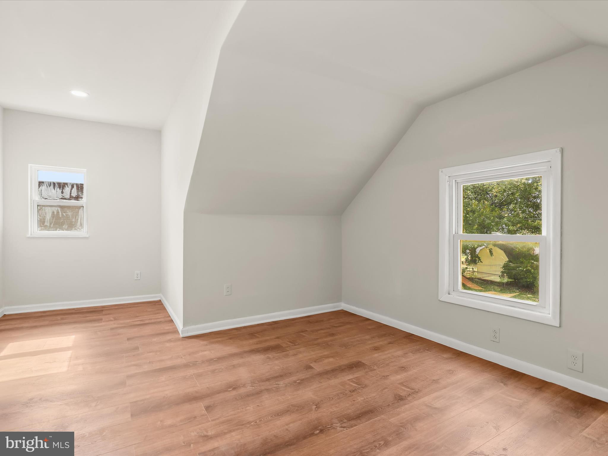 LYNBROOK - Residential