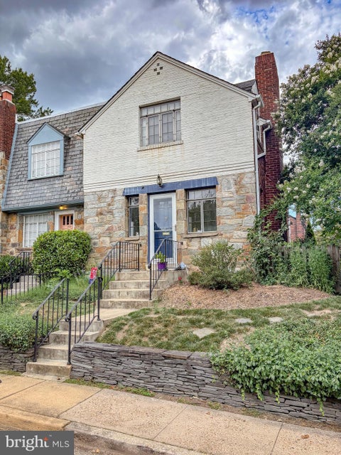 Photo of 801 Chetworth Place, ALEXANDRIA, VA 22314 (MLS # VAAX2062902)
