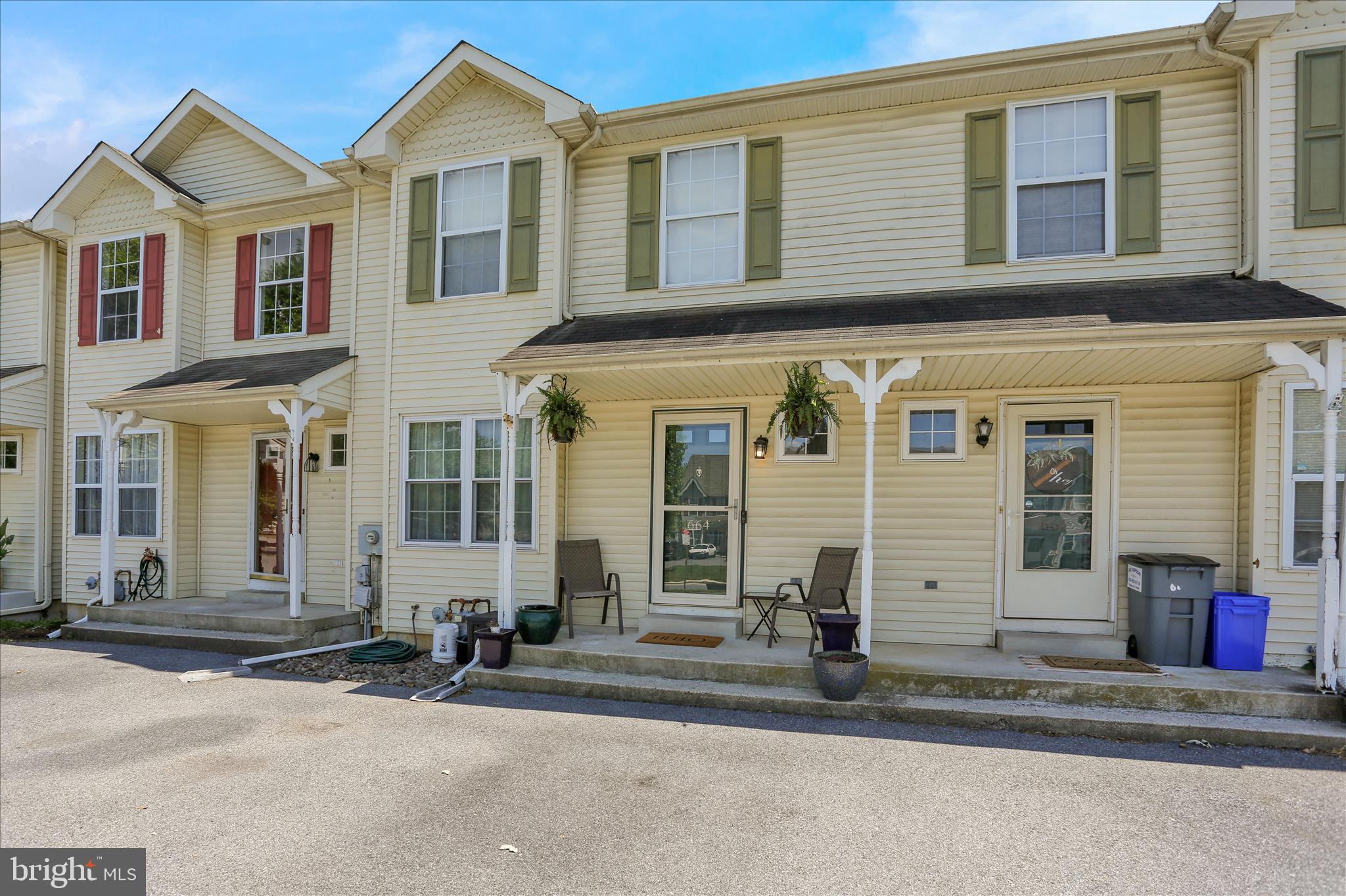 664 WALNUT TREE DRIVE