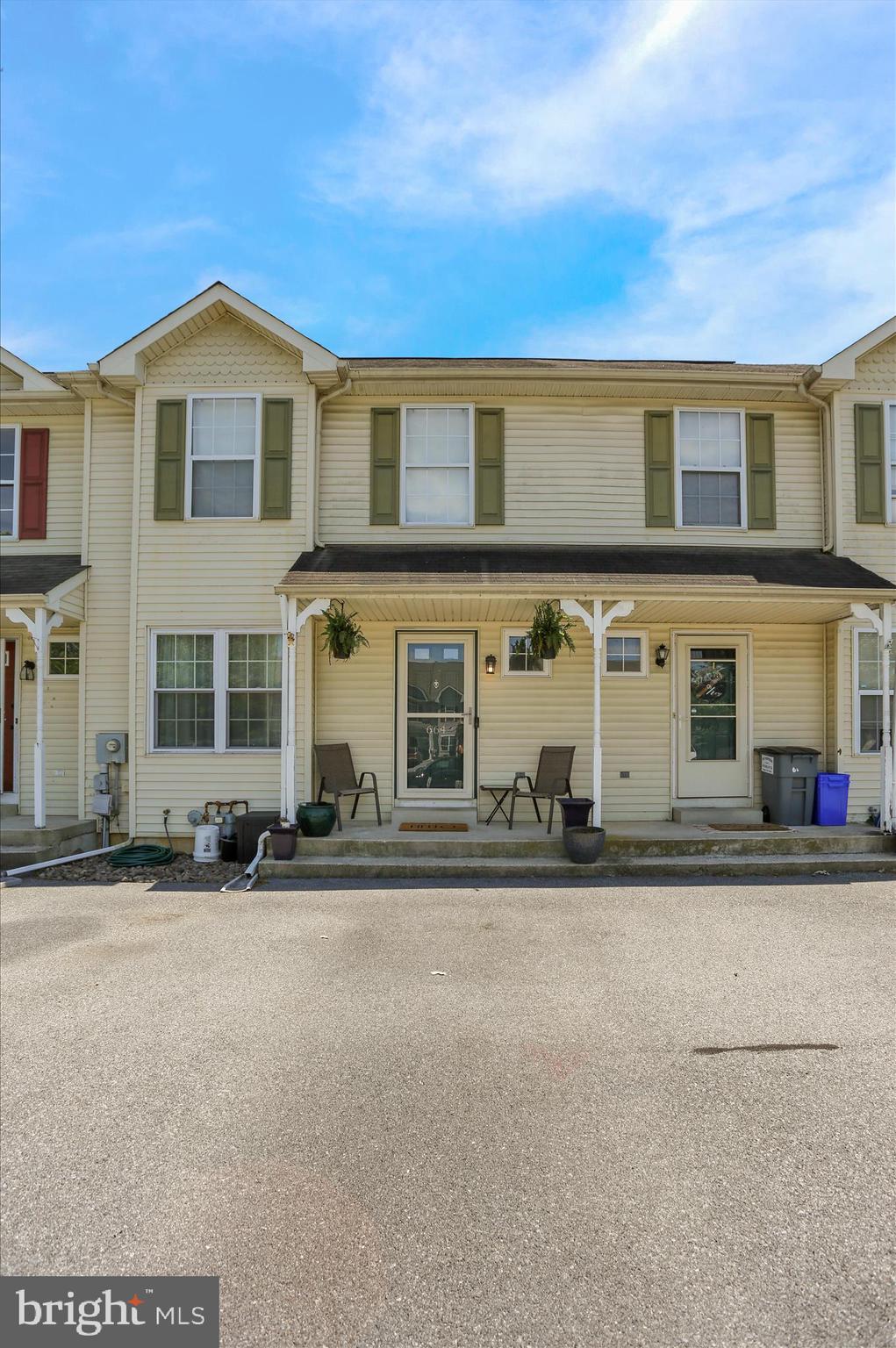 664 WALNUT TREE DRIVE