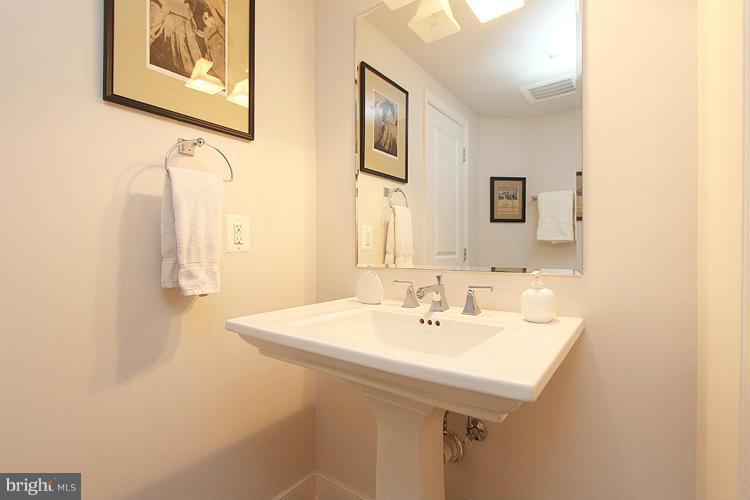 LIONSGATE - Residential Lease