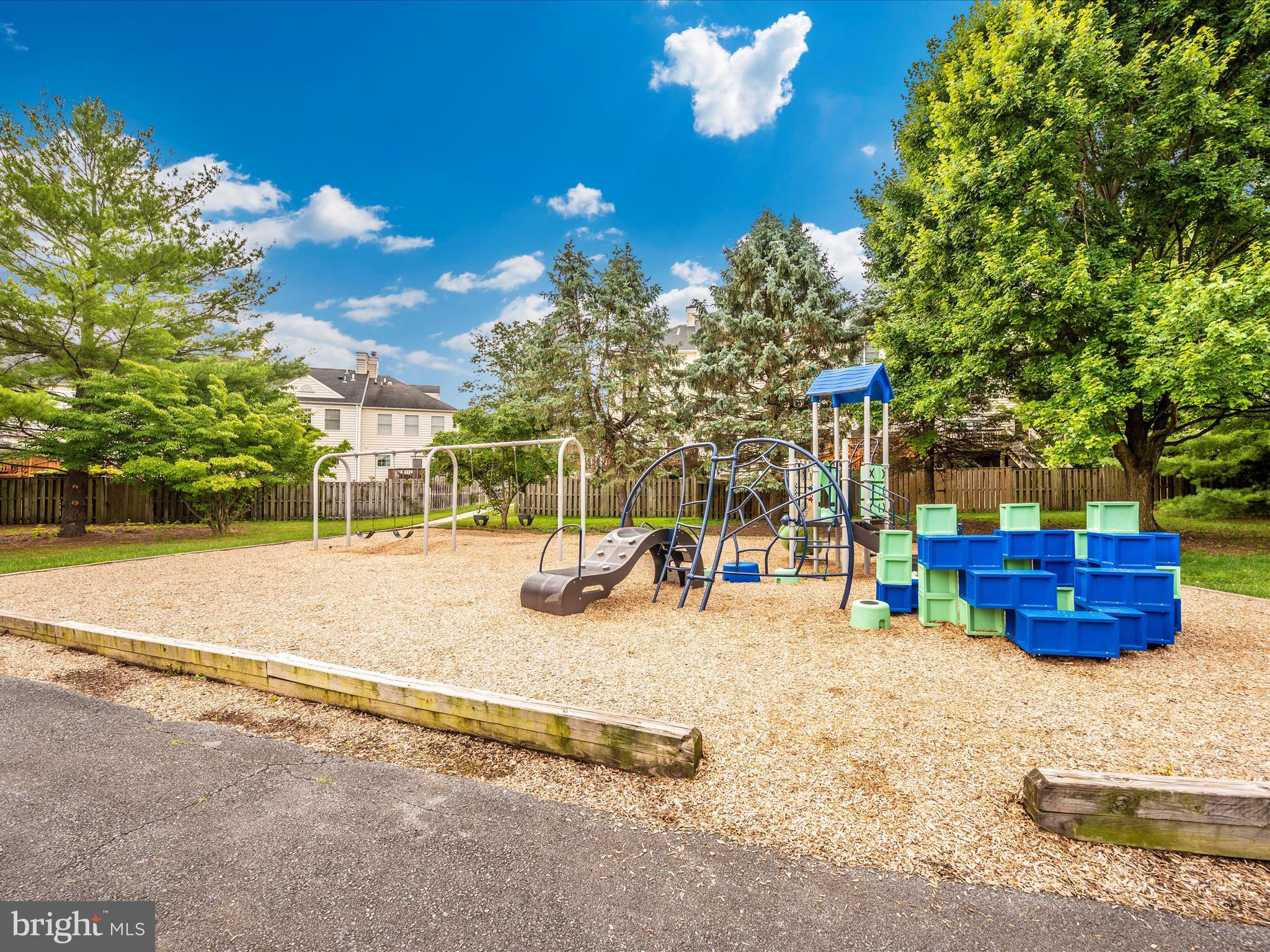 AVINGTON PARK - Residential