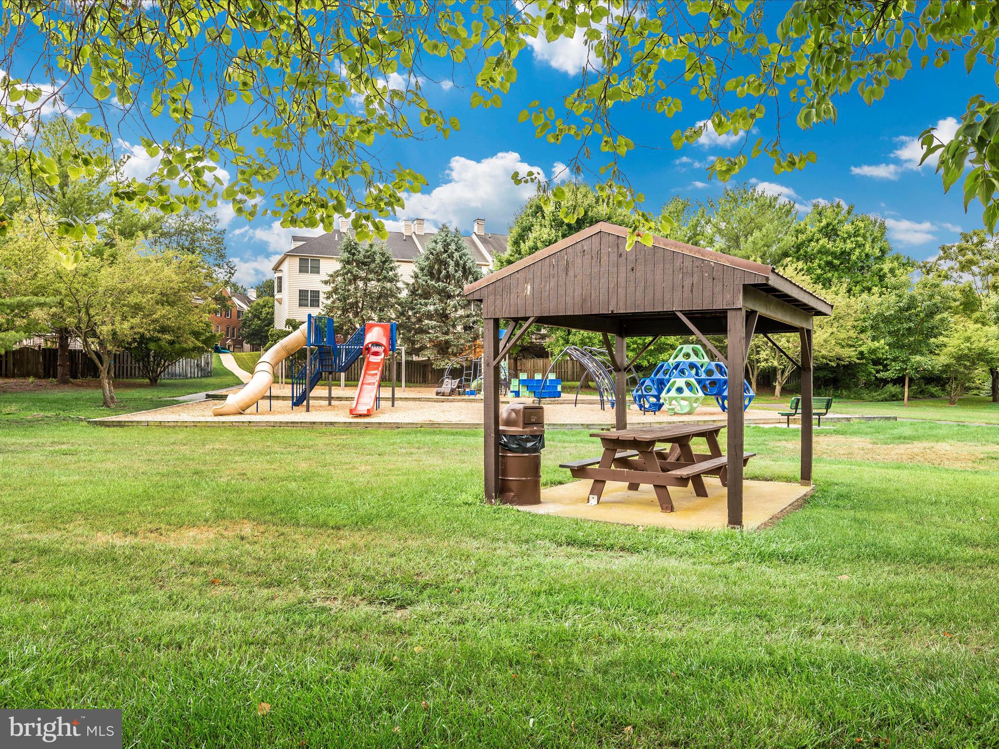 AVINGTON PARK - Residential