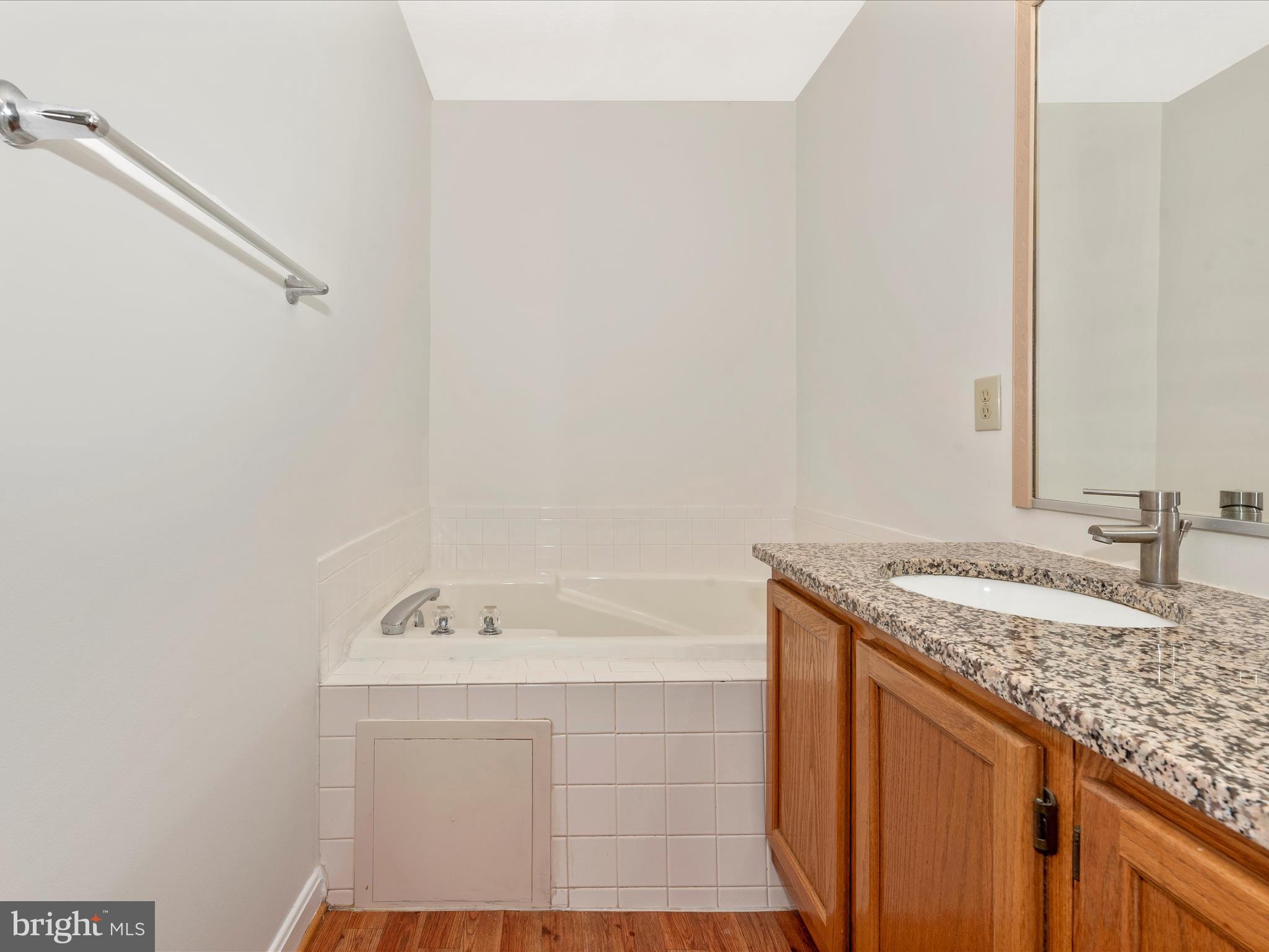 AVINGTON PARK - Residential