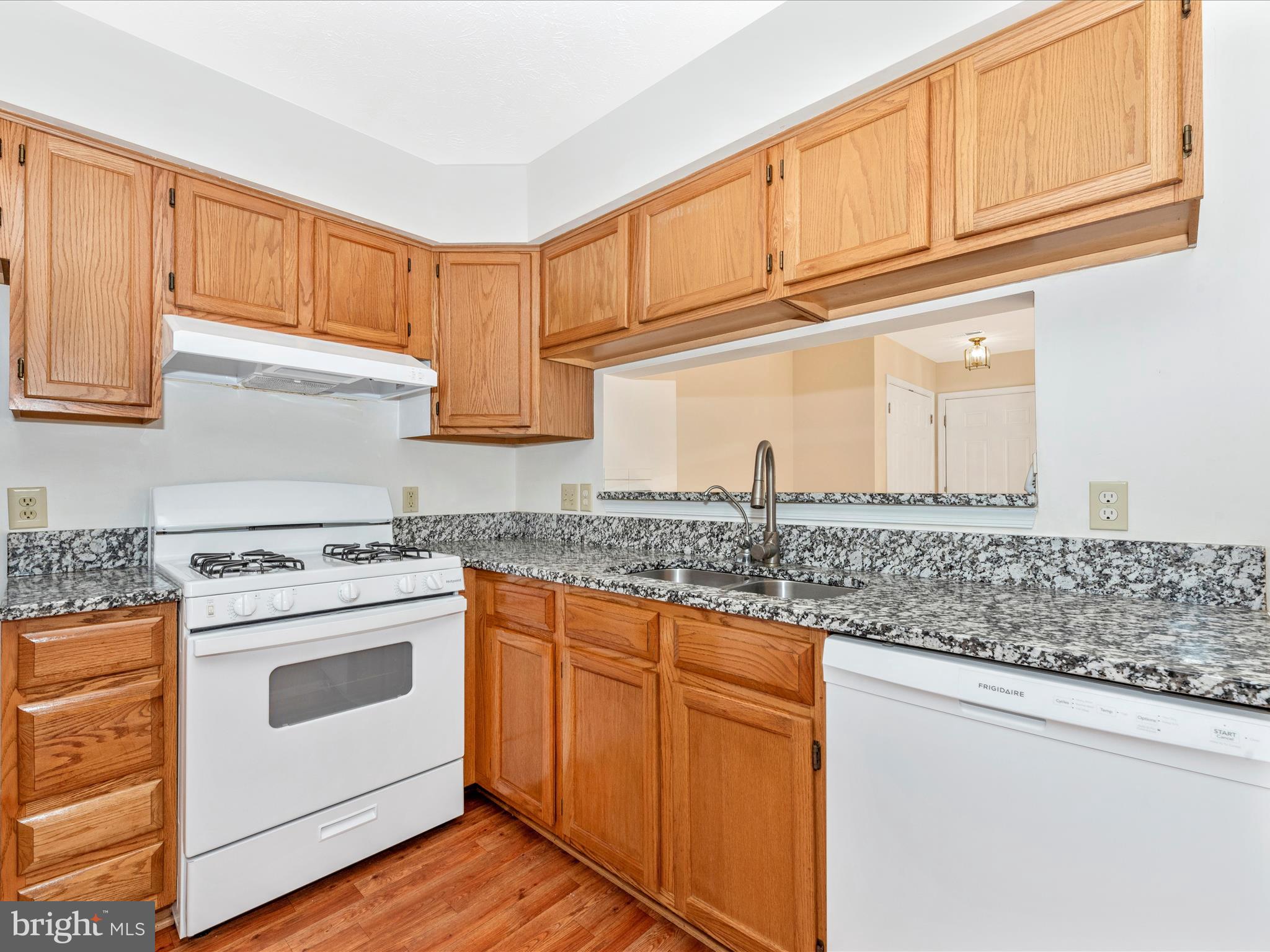 AVINGTON PARK - Residential