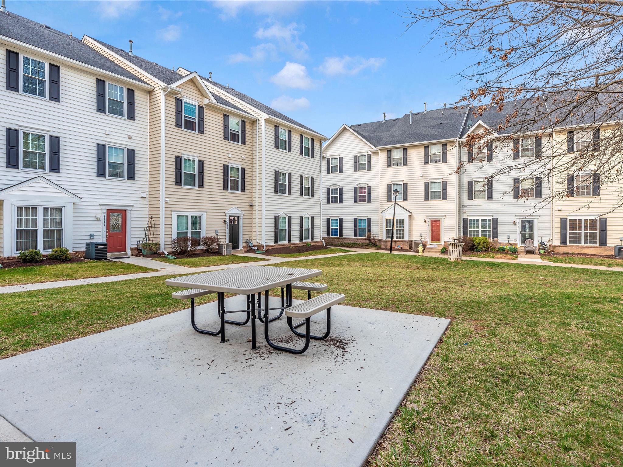 AVINGTON PARK - Residential