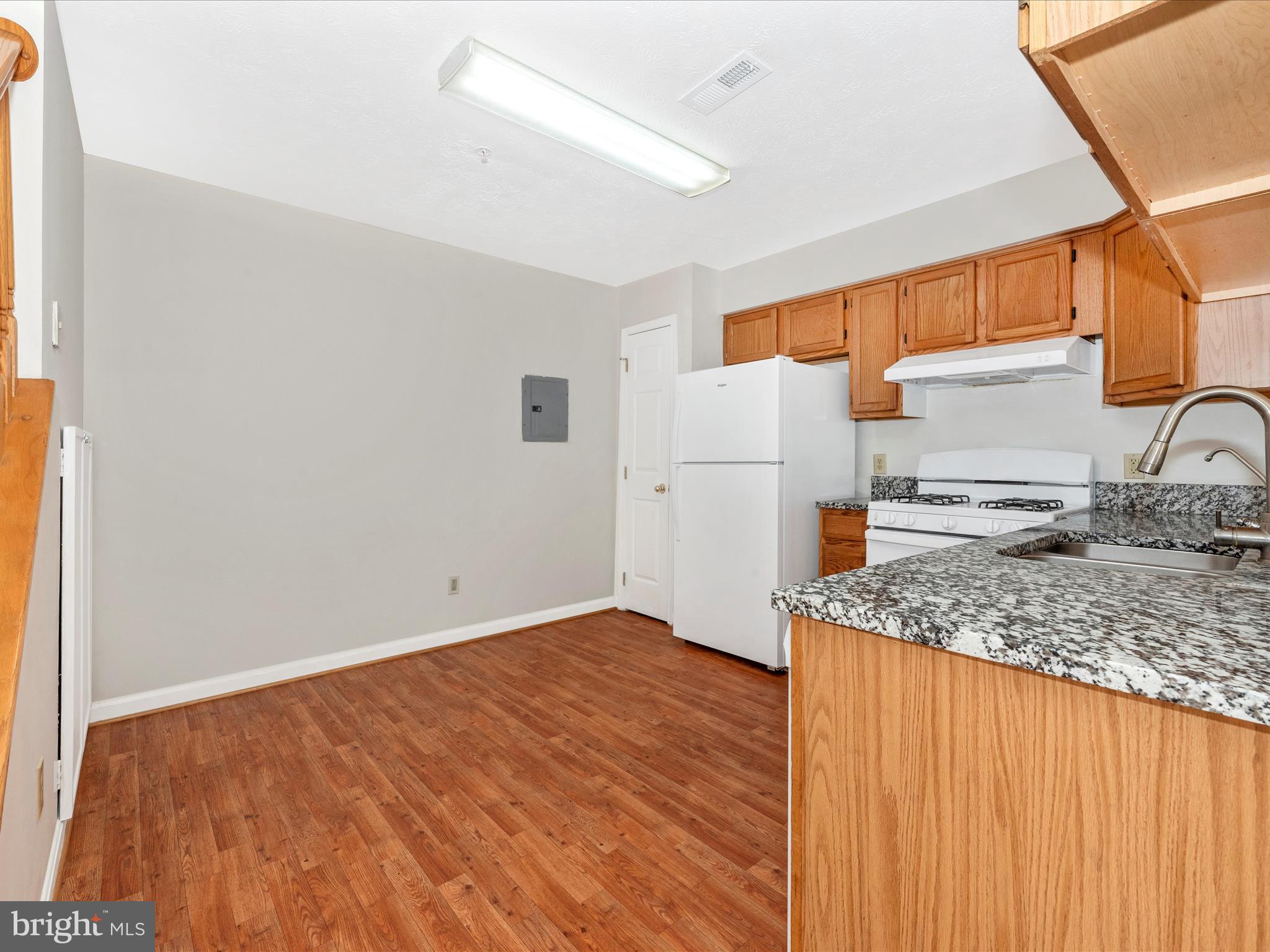 AVINGTON PARK - Residential