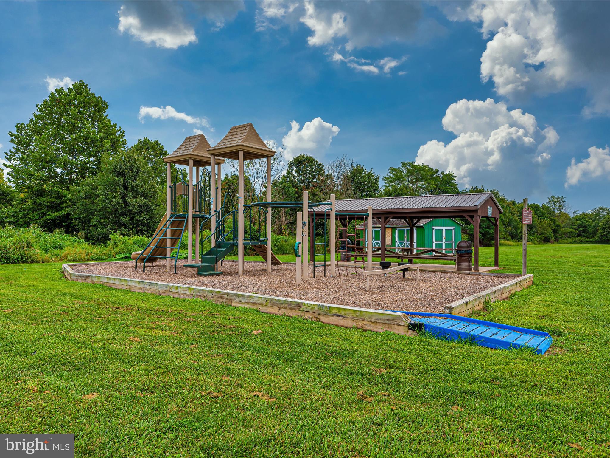 AVINGTON PARK - Residential