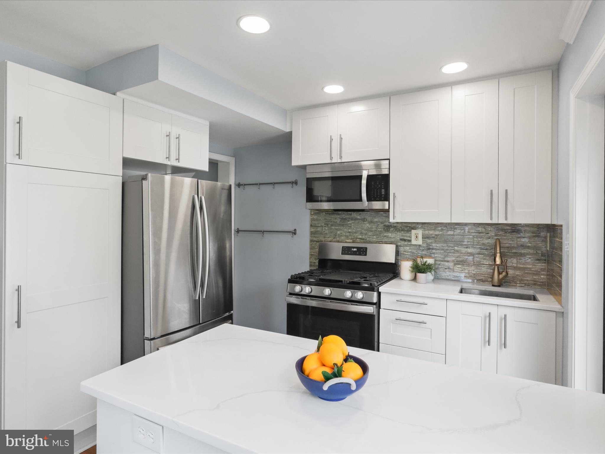 CLIFF GARDENS - Residential