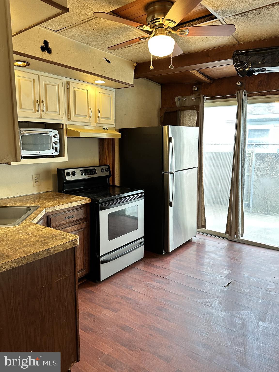 LOWER MOYAMENSING - Residential