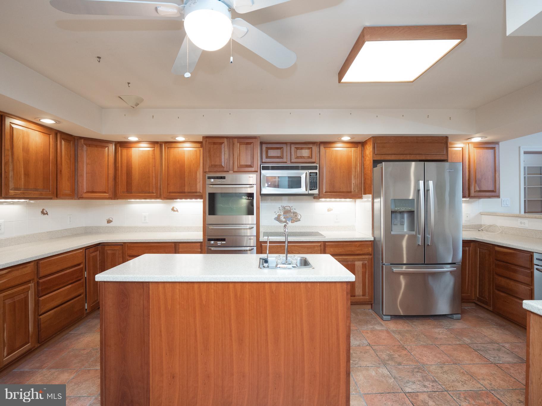 HARBOR OAKS - Residential