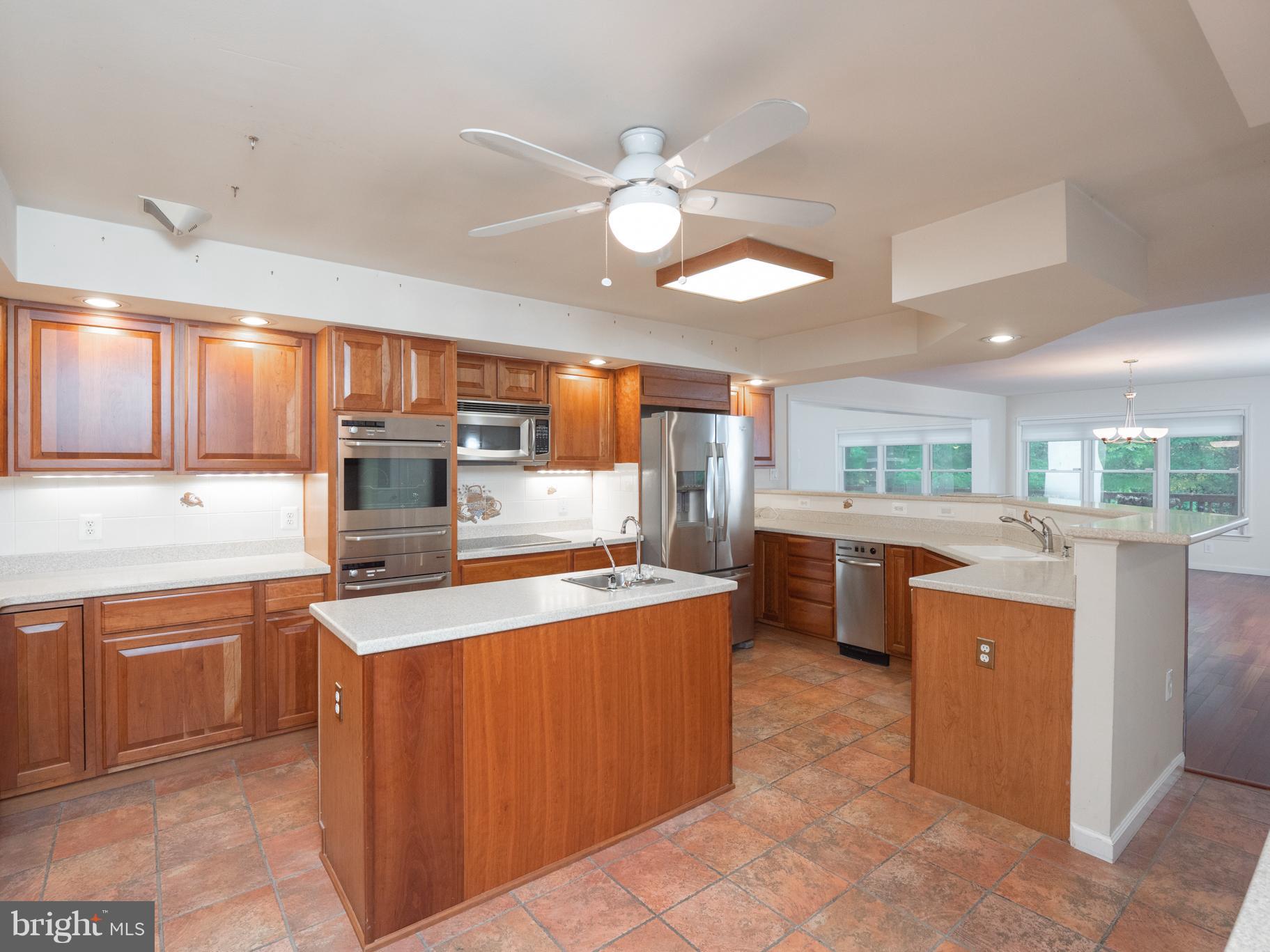 HARBOR OAKS - Residential