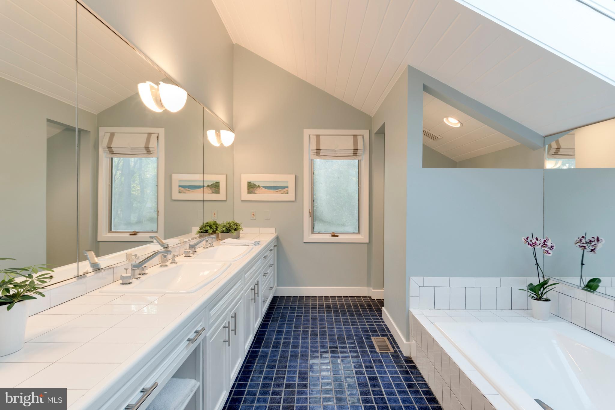 BAYBERRY HILL - Residential