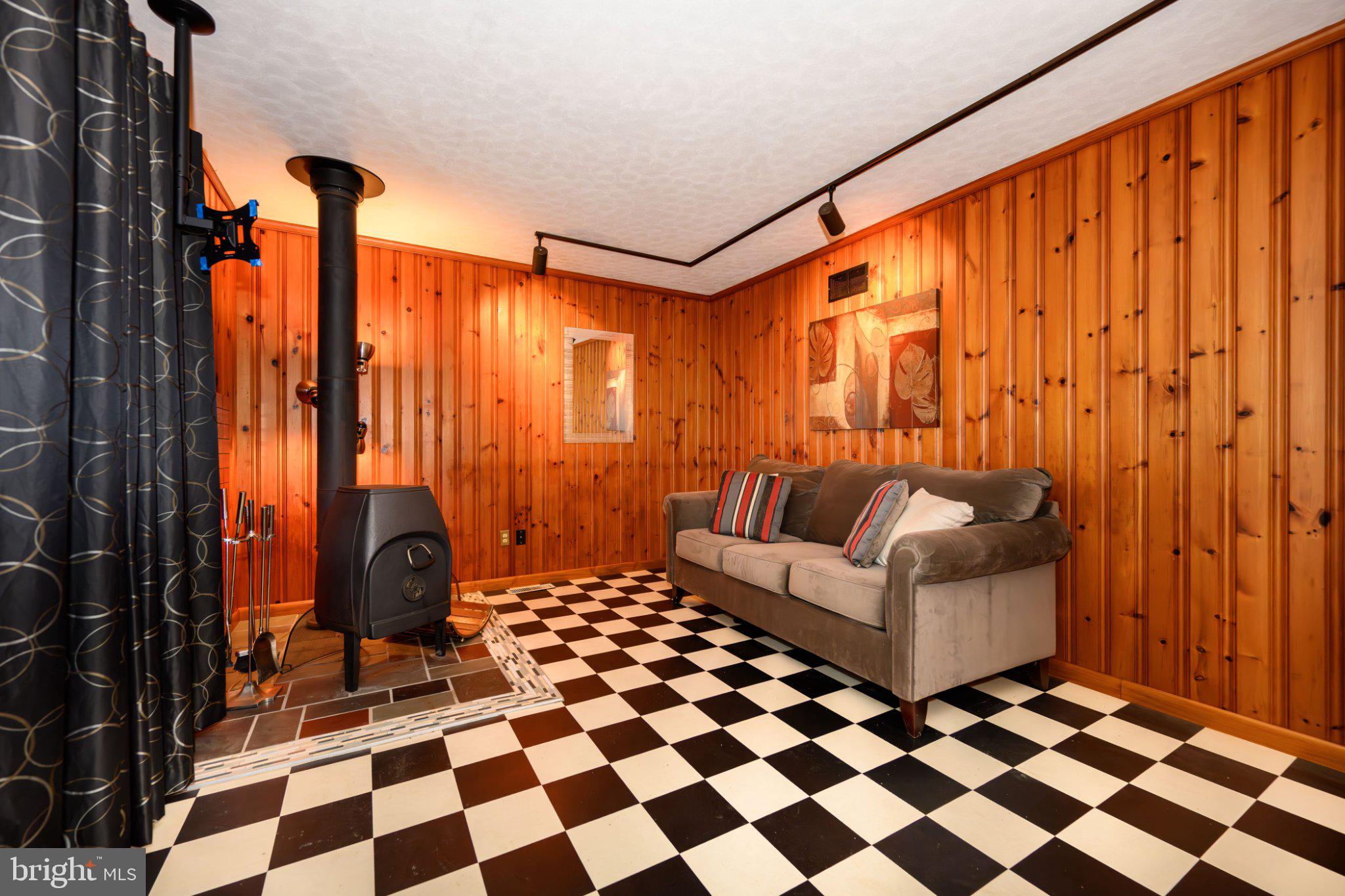 TOLCHESTER - Residential