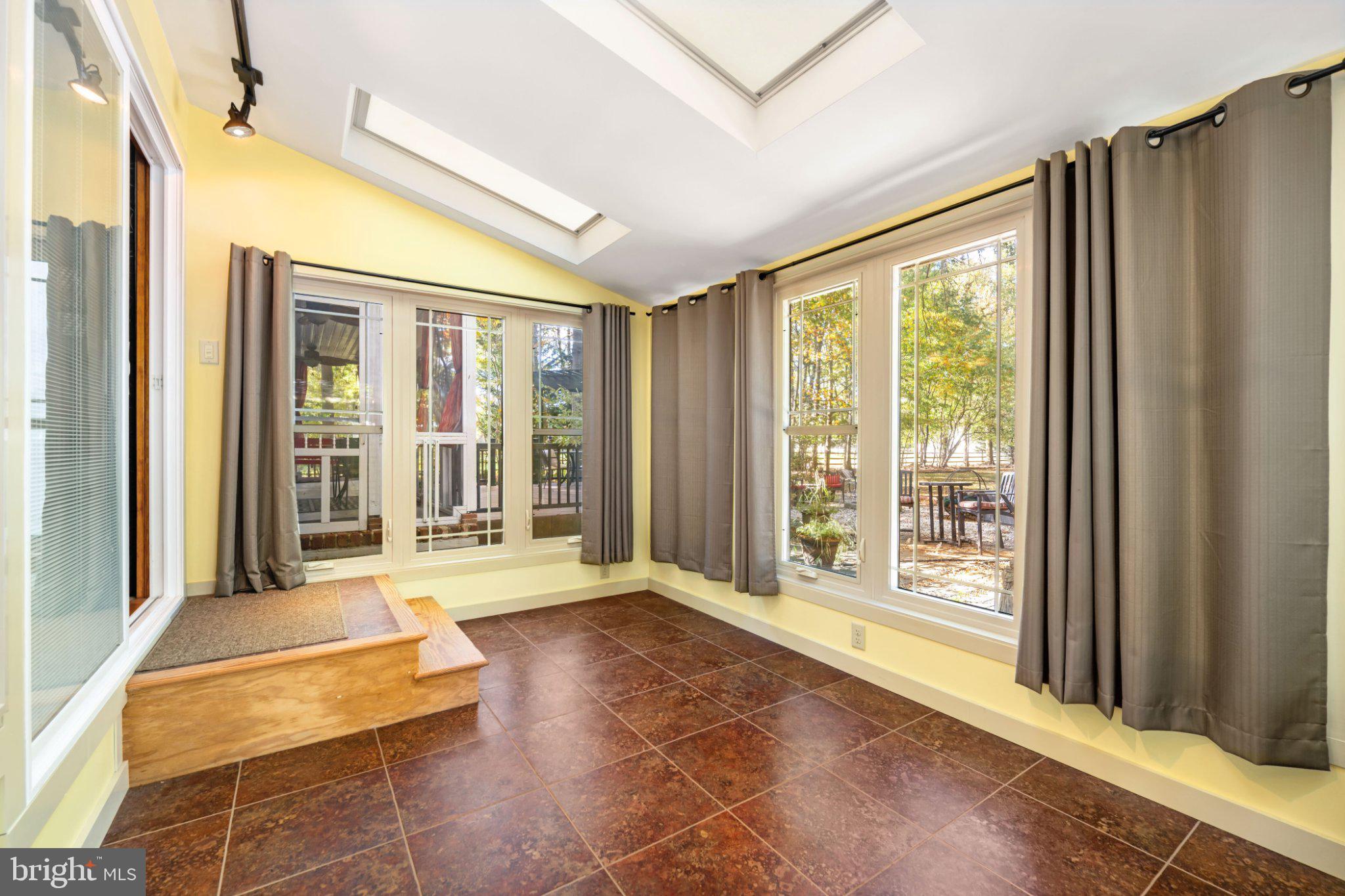 TOLCHESTER - Residential