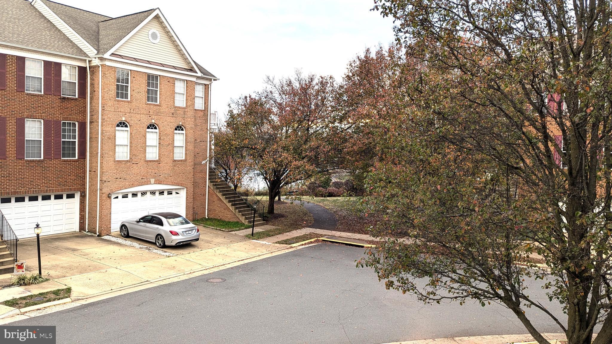 FARMWELL HUNT - Residential Lease
