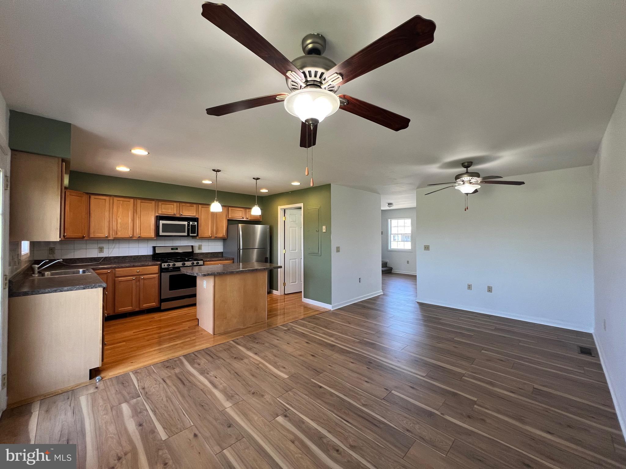 CLEMMENT COMMONS - Residential