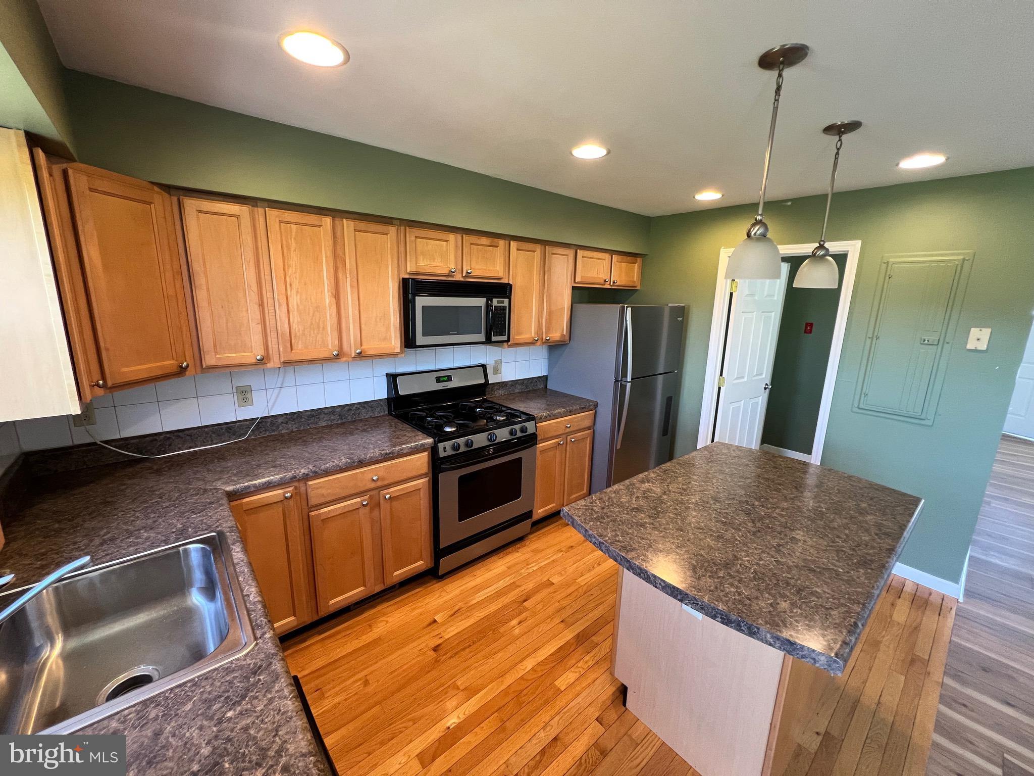 CLEMMENT COMMONS - Residential