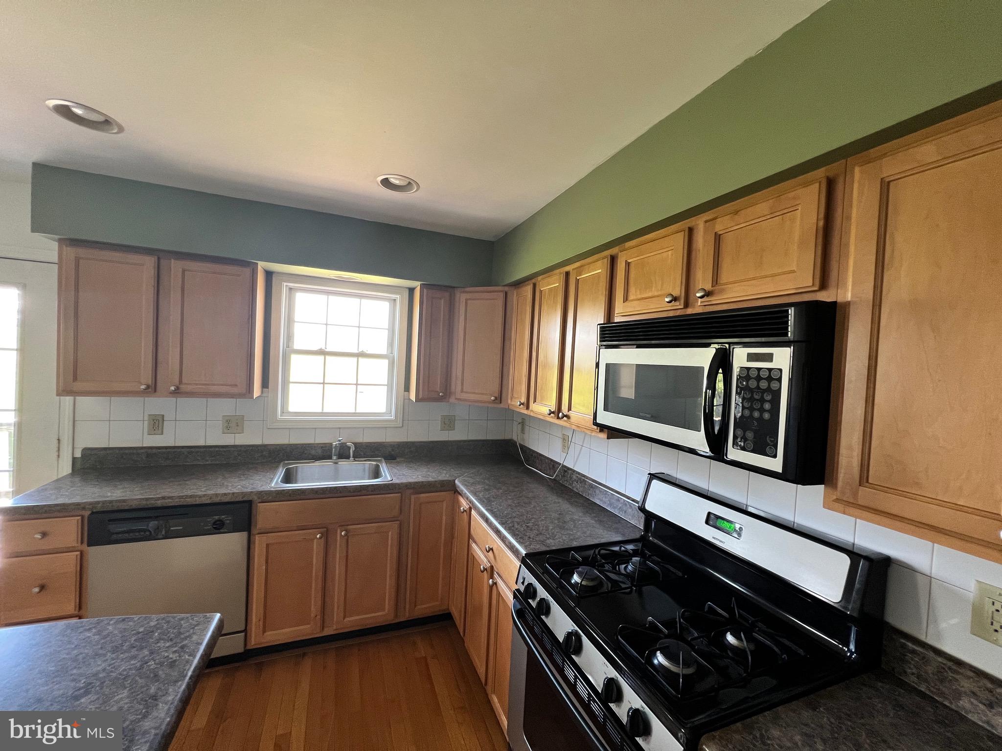 CLEMMENT COMMONS - Residential