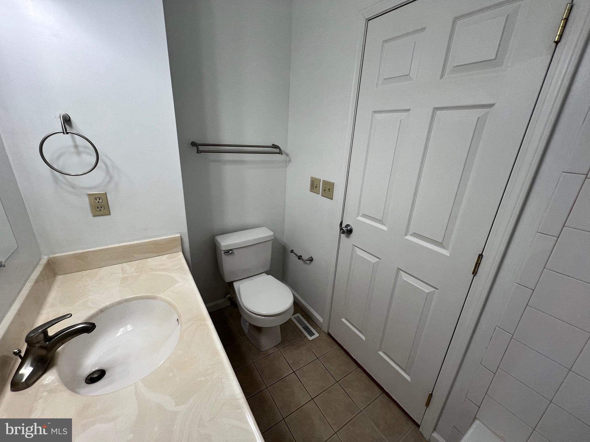 CLEMMENT COMMONS - Residential