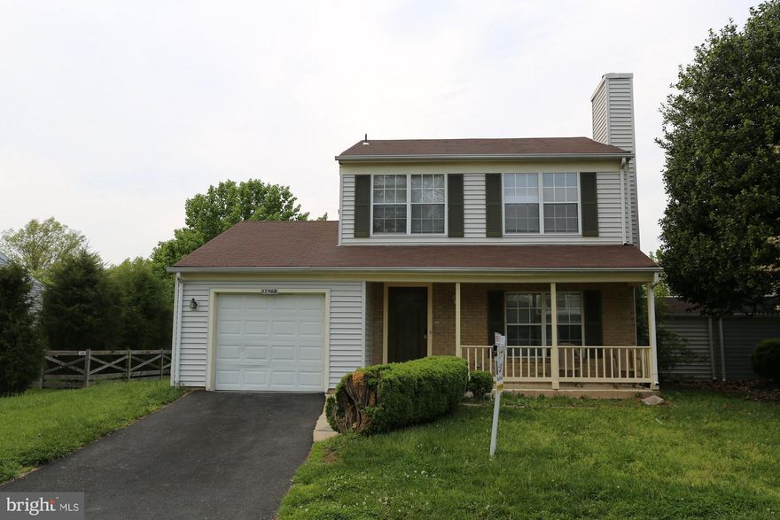 AVAILABLE on 10th June 2025. Pictures are 2 years old. Current renter moving out .3 BR,3 Bath,garage, Franklin Farm community basic facts - 6 Tennis court,2 Swimming pools,3 Basket ball courts ,1 Sand volleyball court,6 Fishing ponds,Neighborhood watch,Shopping center,Nature Tails,Babysitting Co-ops,It s a great community w/tennis court, pool, jogging trails and offers excellent Fairfax County public schools. 
 Can't beat this location, privacy and price point for a single family home in Fairfax County! Pets considered, 12-24 month lease preferred. Credit and background checks.  This home has Choice Home Warranty.
Use RENTSPREE online application please!