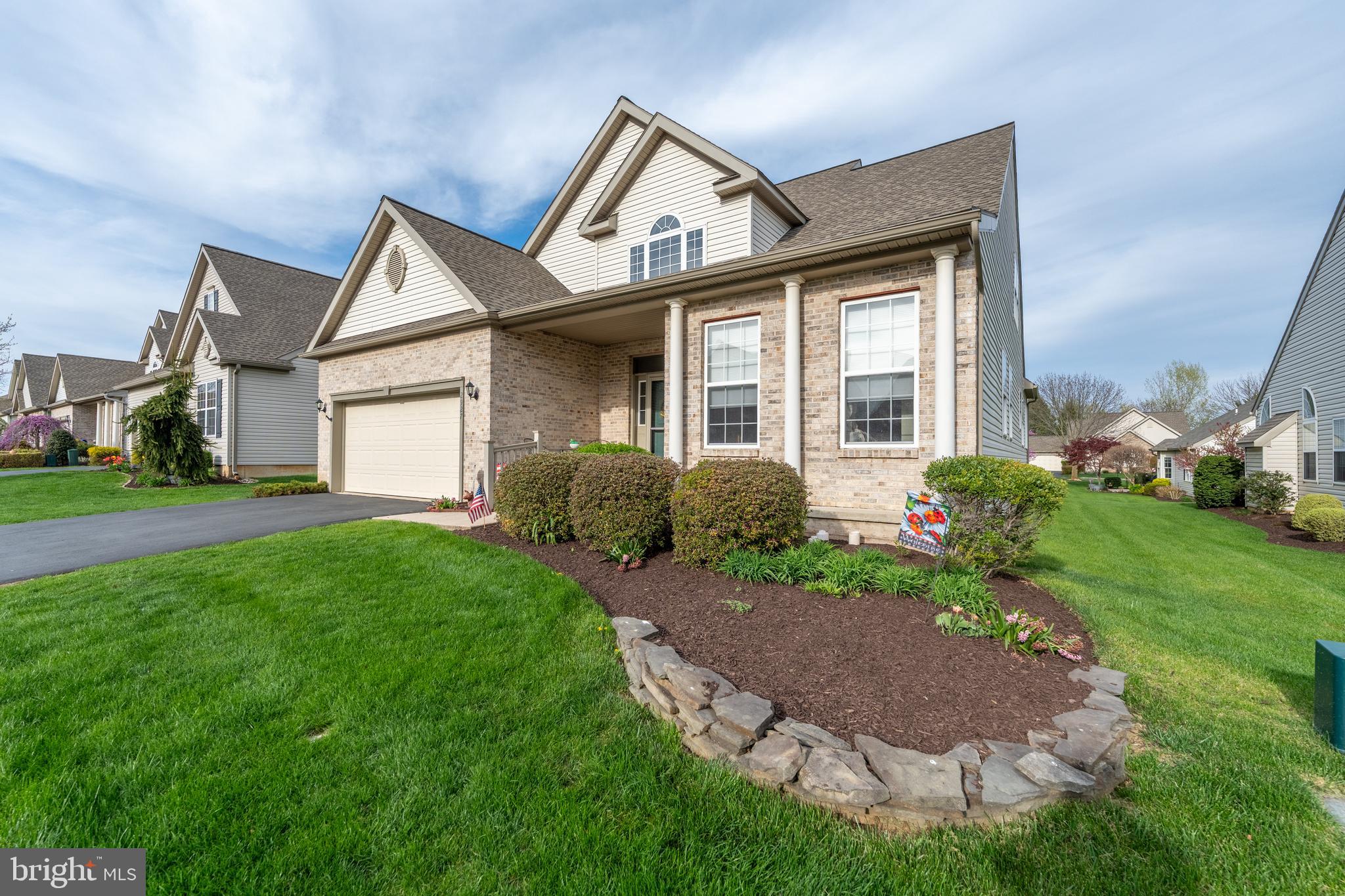 2927 LIFFORD LANE