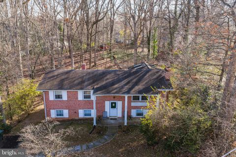 Photo of 9921 Woodrow Street, VIENNA, VA 22181 (MLS # VAFX2307166)