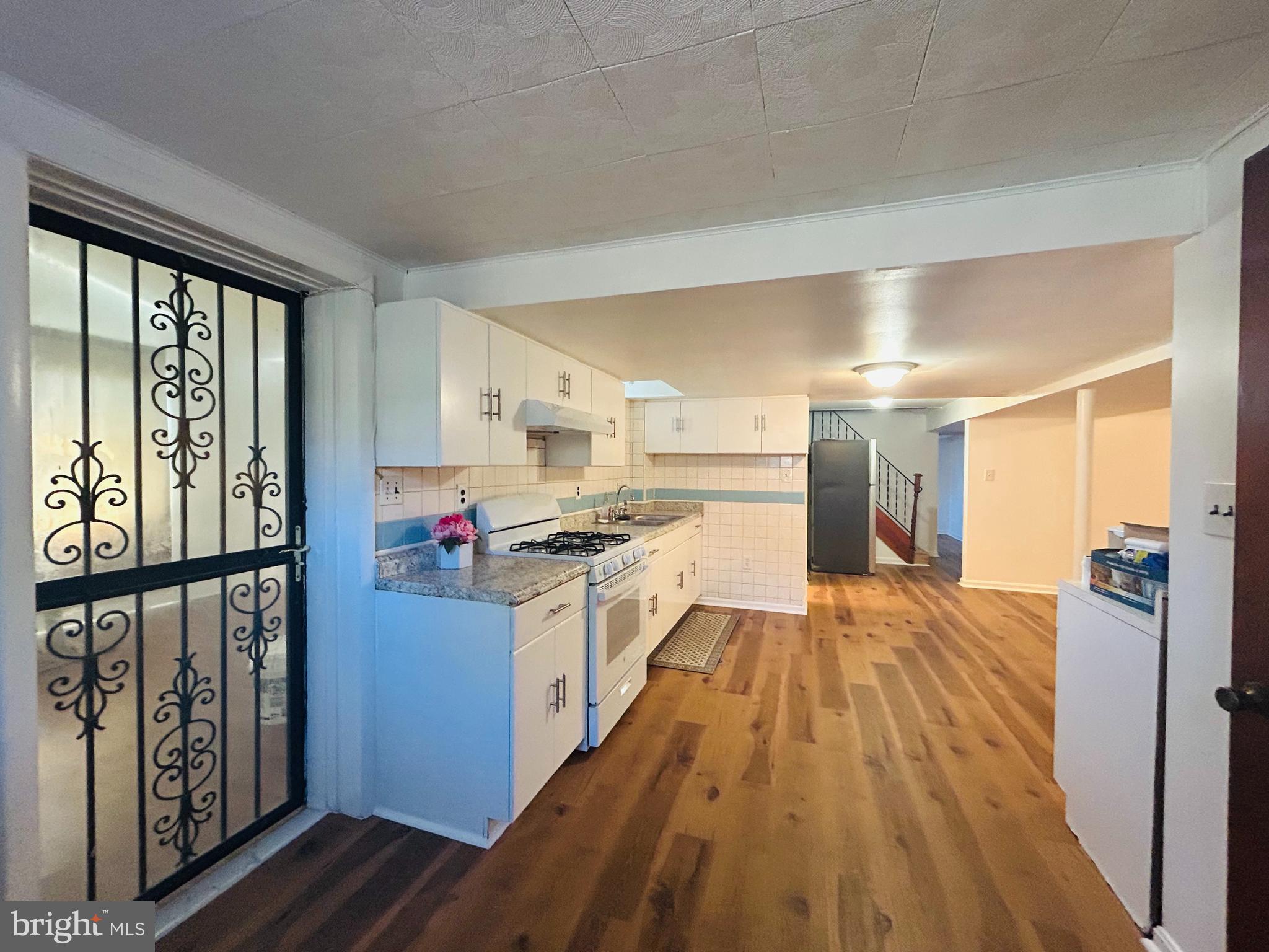 MURRAY HILL - Residential