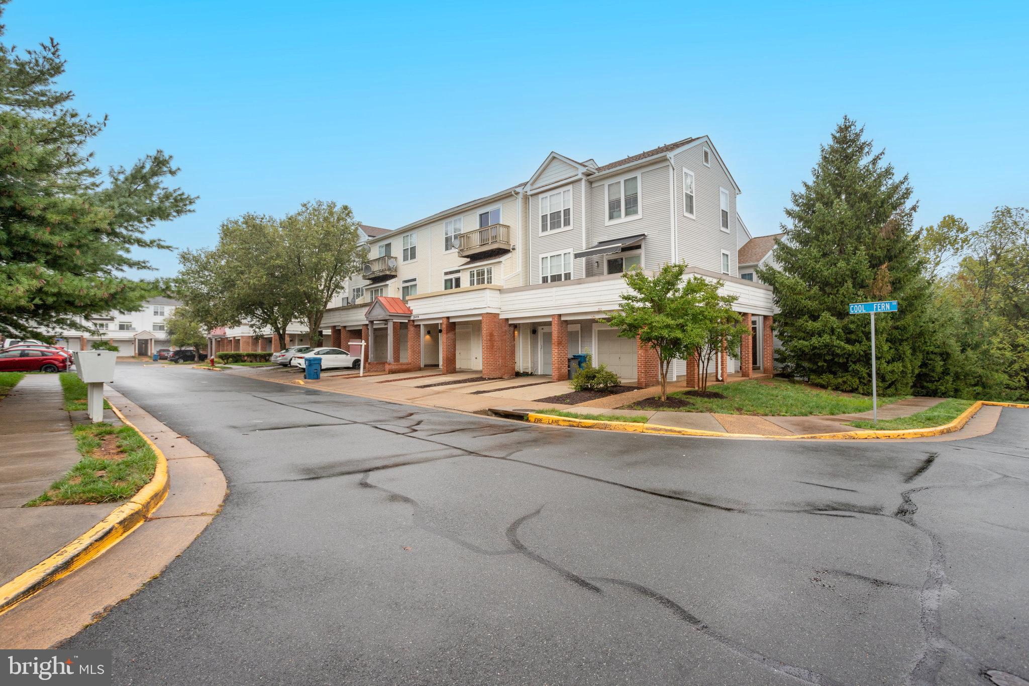 ASHBURN VILLAGE - Residential