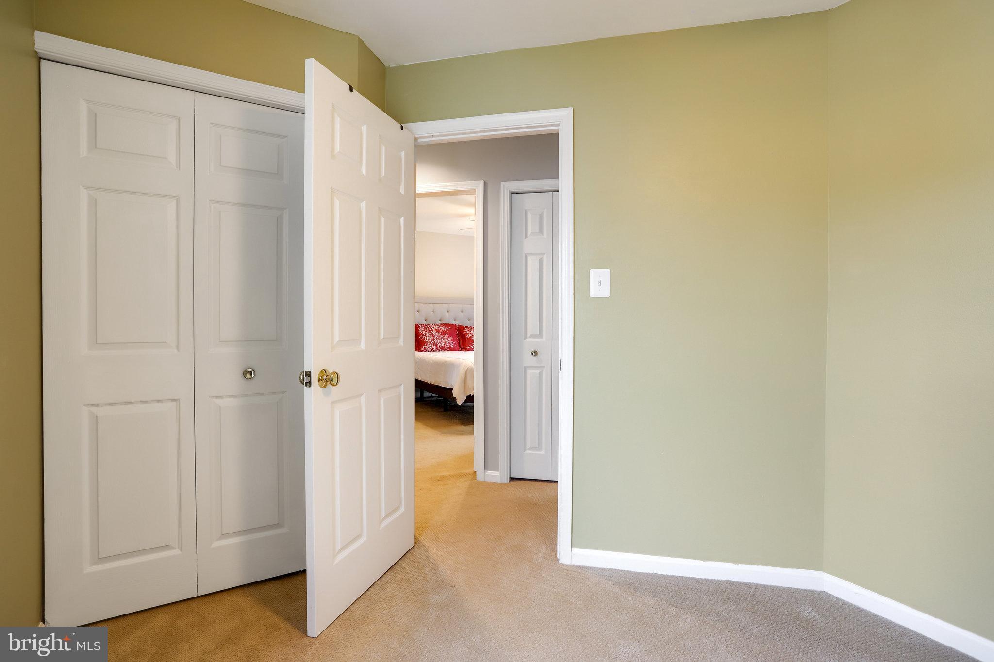 ASHBURN VILLAGE - Residential