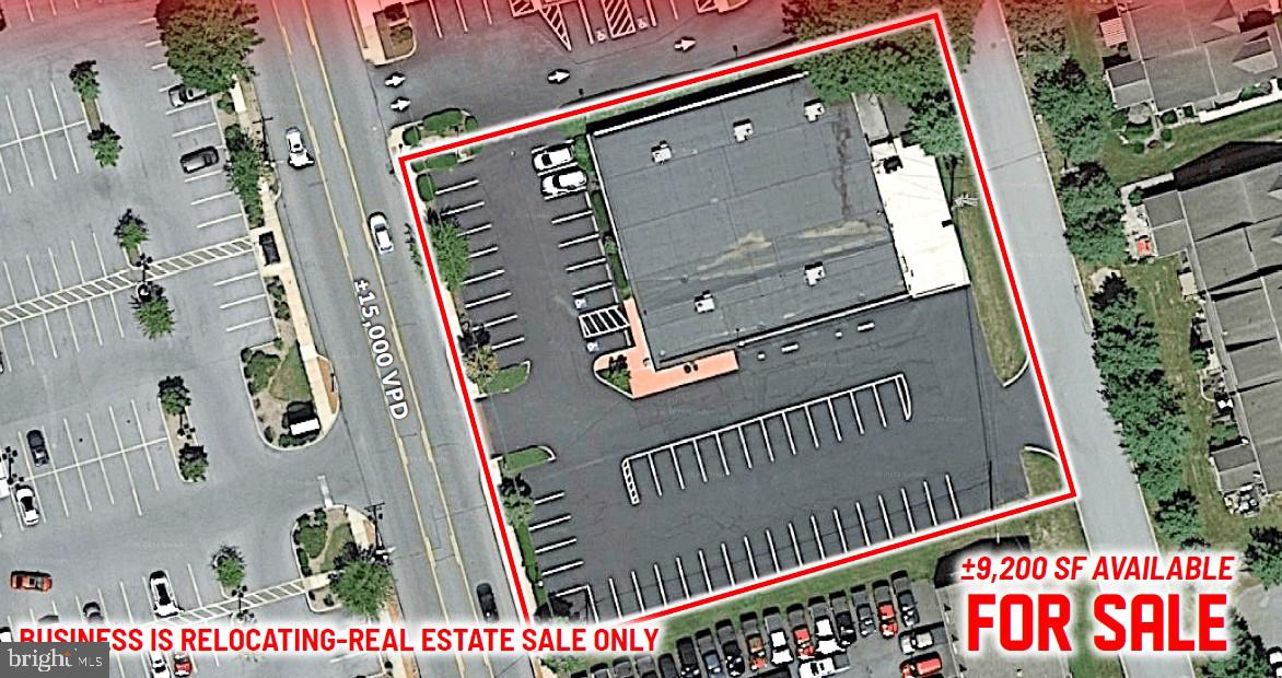 9,200 sf office building on .96 acres in Lititz, PA. Prime office or retail location on South Broad St/Route 501
(23,000 VPD). Nearby retail includes Weis Markets, AutoZone, Domino’s Pizza, Dunkin Donuts, Burger King, Taco Bell, and many more. Immediately adjacent to Wells Fargo Bank. Parcel has rear egress which leads to traffic signal on Route 501. All public utilities.