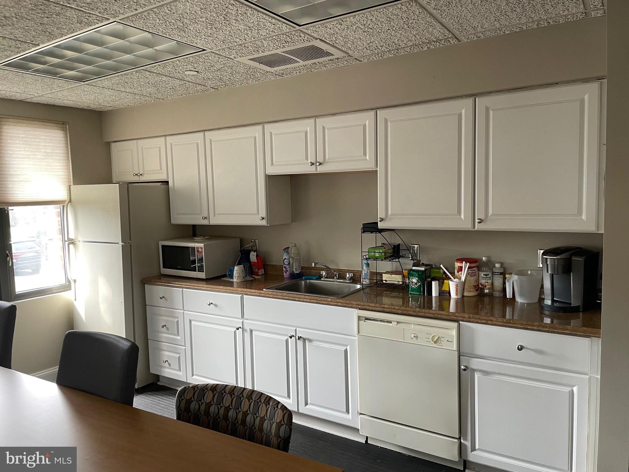 FOXCROFT OFFICE BLDG - Commercial Lease