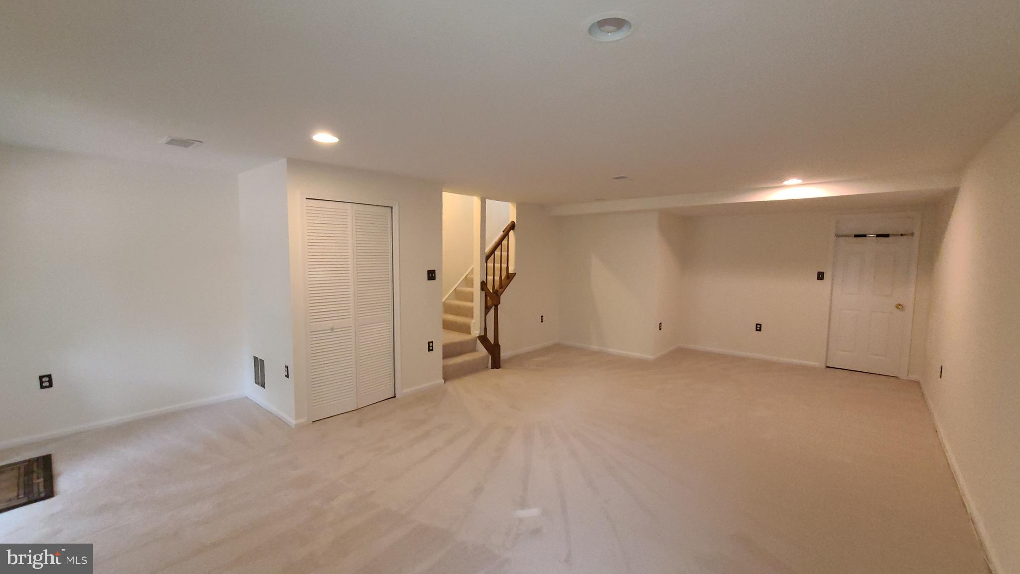 ASHBURN FARM - Residential Lease