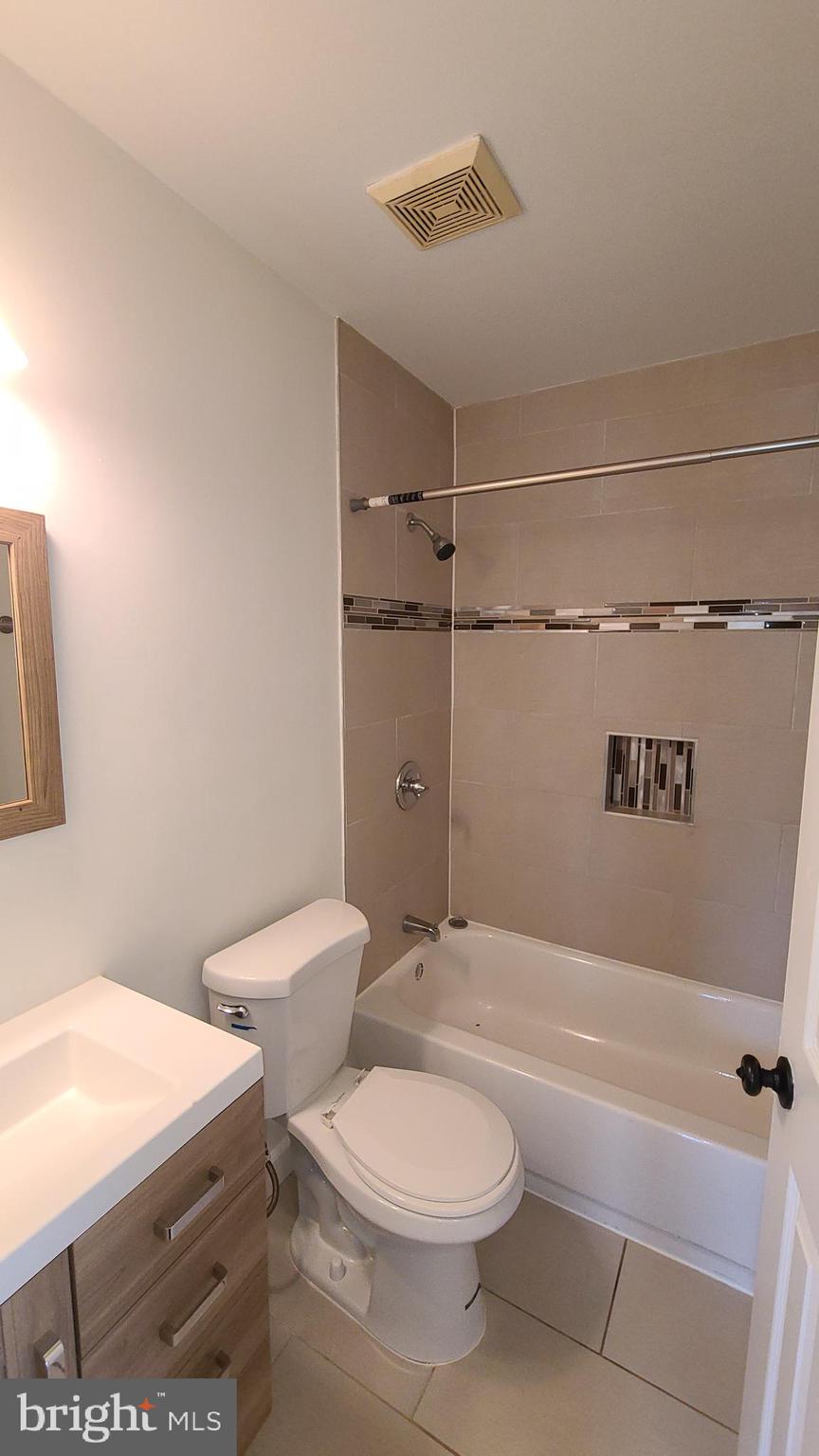 ASHBURN FARM - Residential Lease