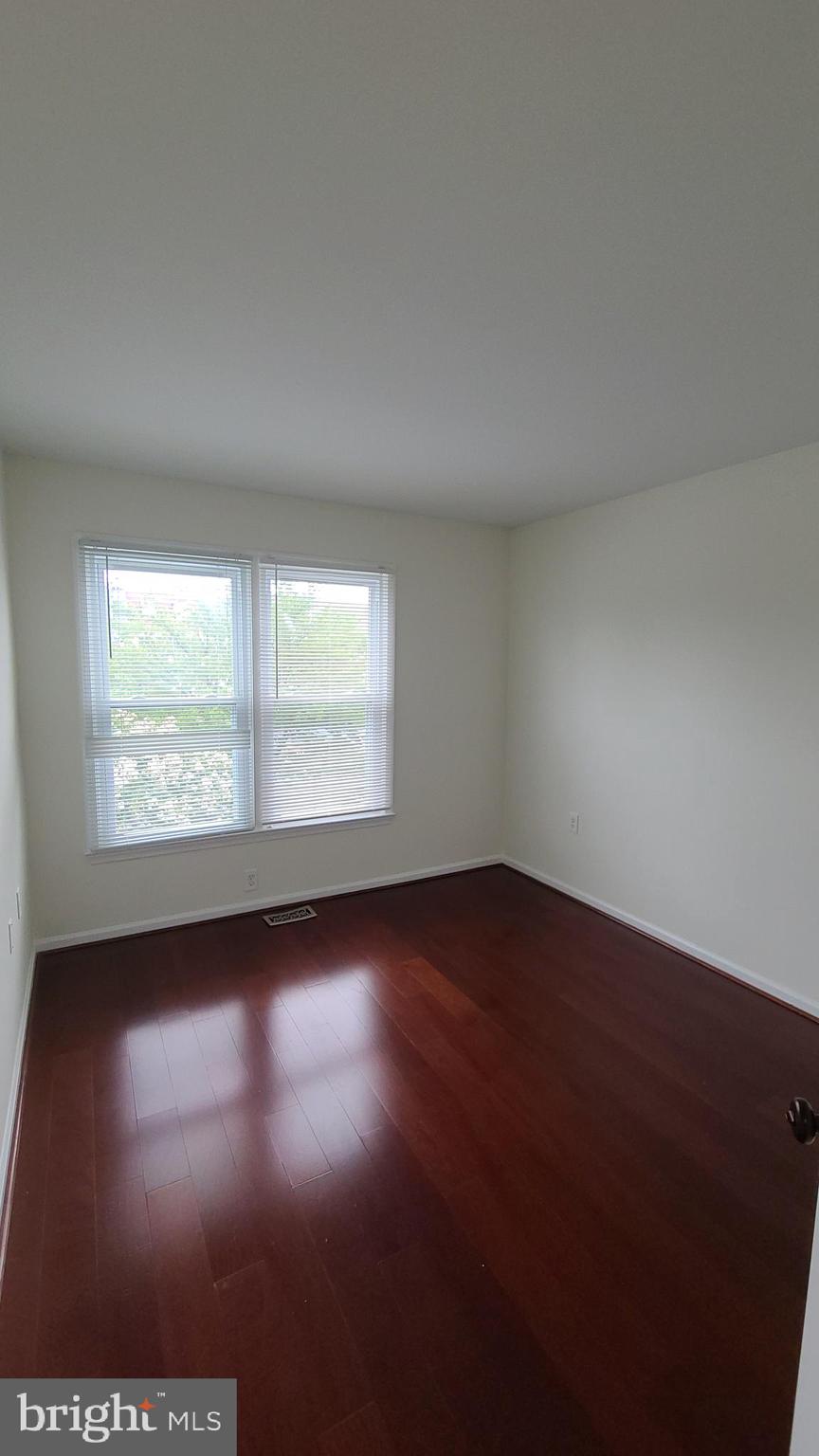 ASHBURN FARM - Residential Lease