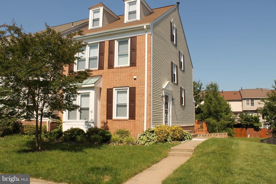 Stunning 4-Level End-Unit Townhouse – 2,300 Sq Ft of Beautiful Living Space!
This spacious 3-bedroom, 2.5-bath home features a large bonus loft-style master suite and a fully finished walk-out basement with a cozy fireplace, expansive rec room, and generous storage space.

Enjoy cooking and entertaining in the updated kitchen with granite countertops, stainless steel appliances, ceramic tile floors, and newer cabinets. The separate dining room flows into a charming sunken living area, creating the perfect layout for gatherings.

Gleaming hardwood floors span the main and upper levels. Bathrooms have been stylishly upgraded for modern comfort.

Located close to top-rated schools, shopping, and amenities—this is a must-see!