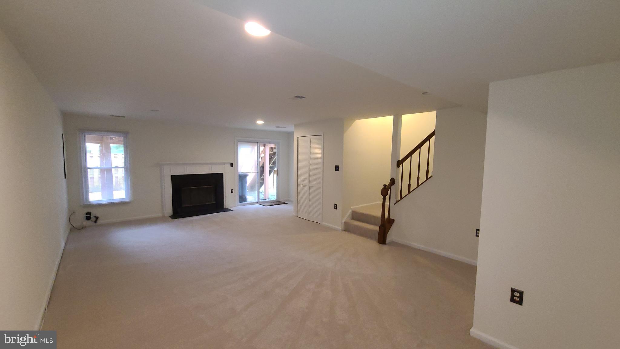 ASHBURN FARM - Residential Lease