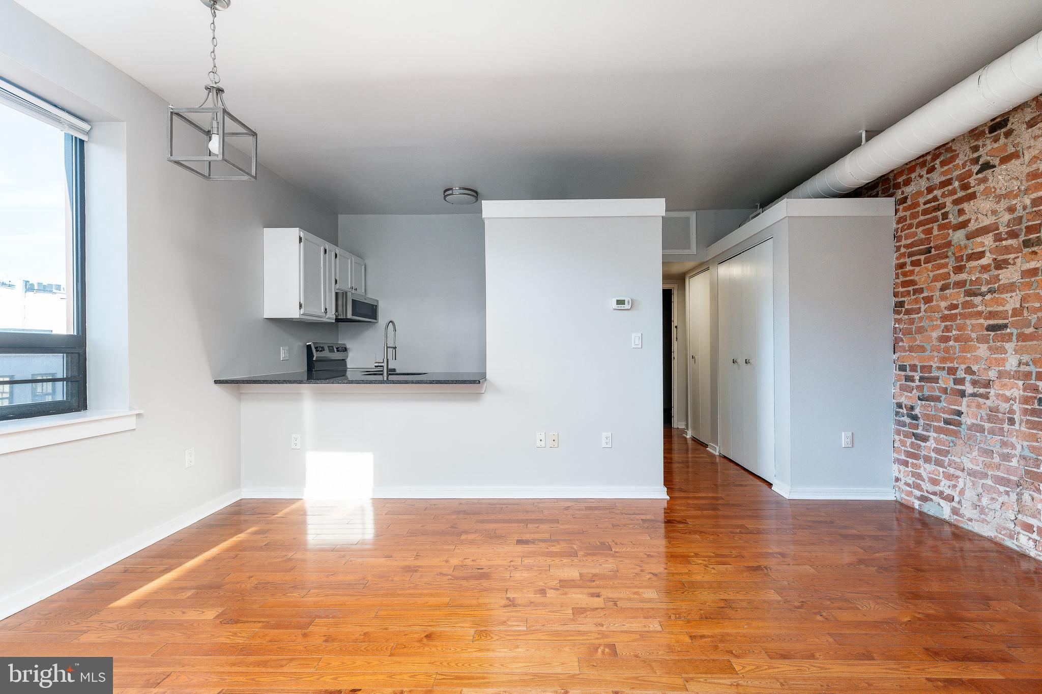 OLD CITY - Commercial Sale