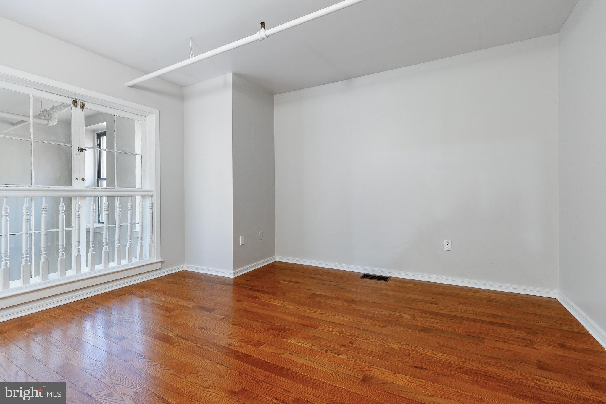 OLD CITY - Commercial Sale