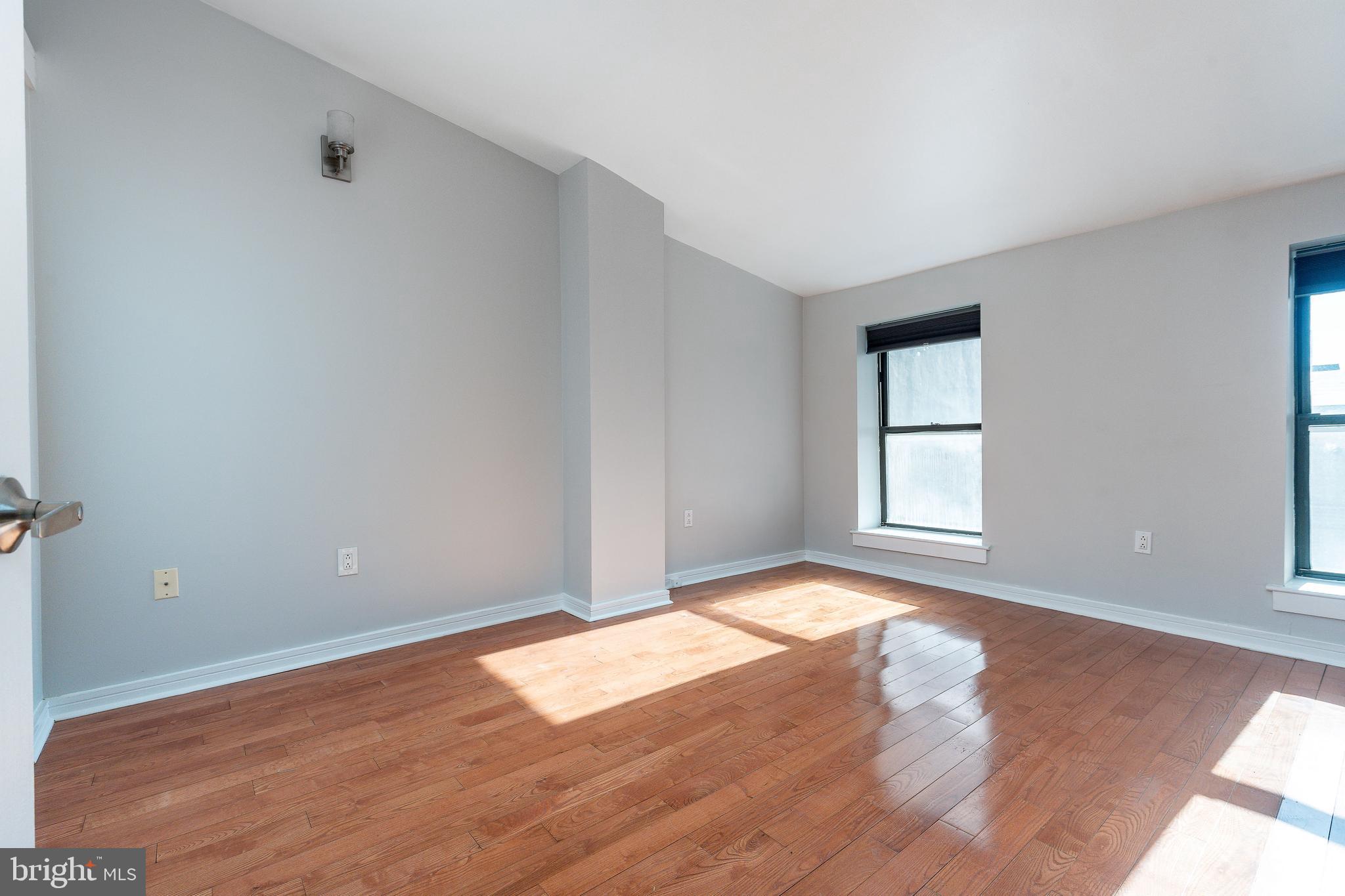 OLD CITY - Commercial Sale