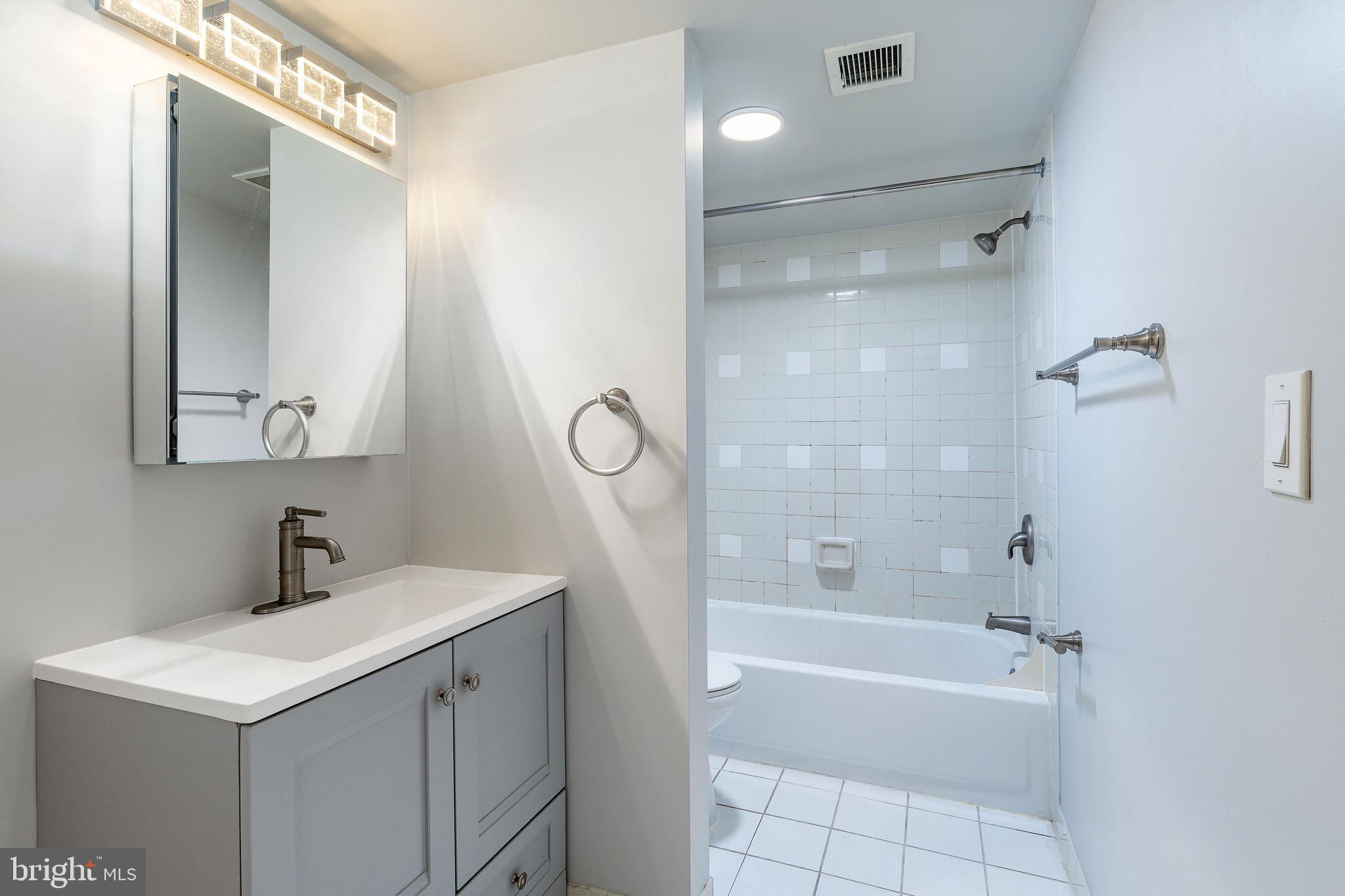 OLD CITY - Commercial Sale