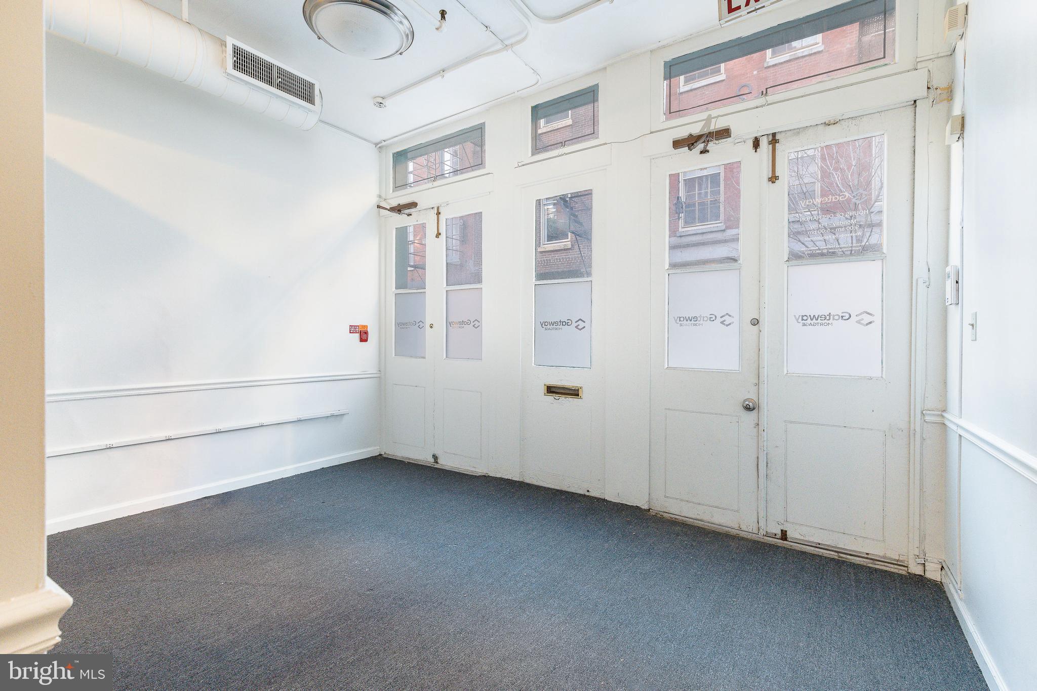 OLD CITY - Commercial Sale