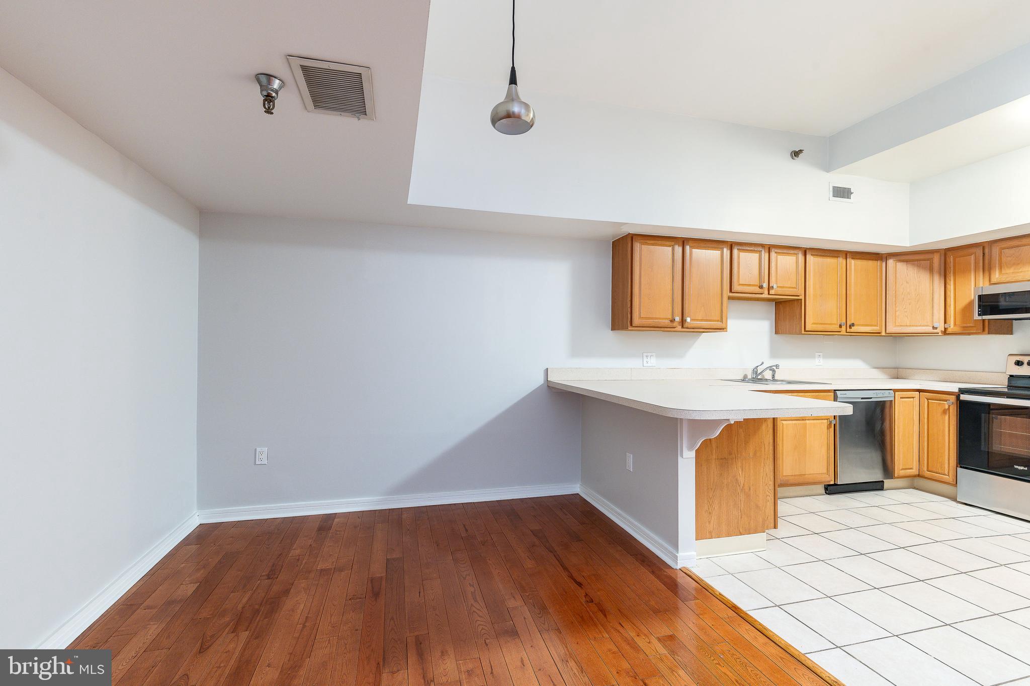 OLD CITY - Commercial Sale