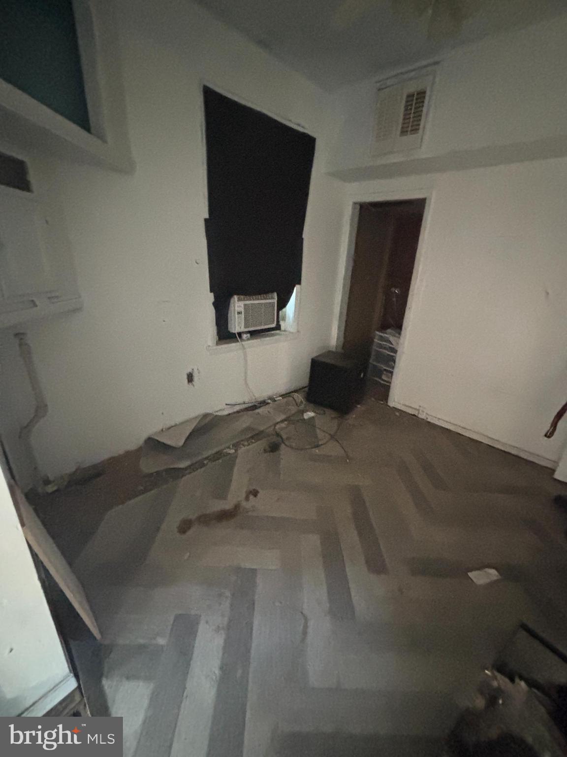 WISSAHICKON - Commercial Sale