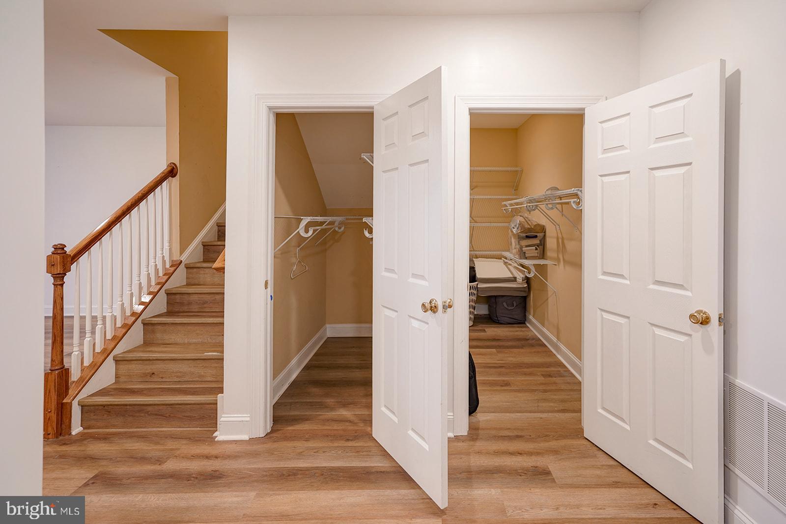 LAUREL BROOKE - Residential