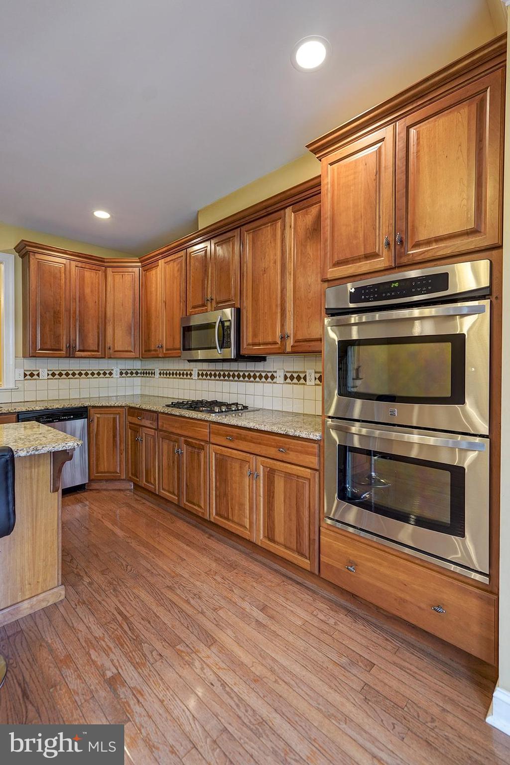 LAUREL BROOKE - Residential